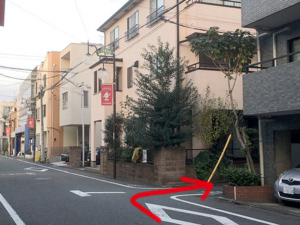 7:二つ目の右に入る道を右へ曲がる。
