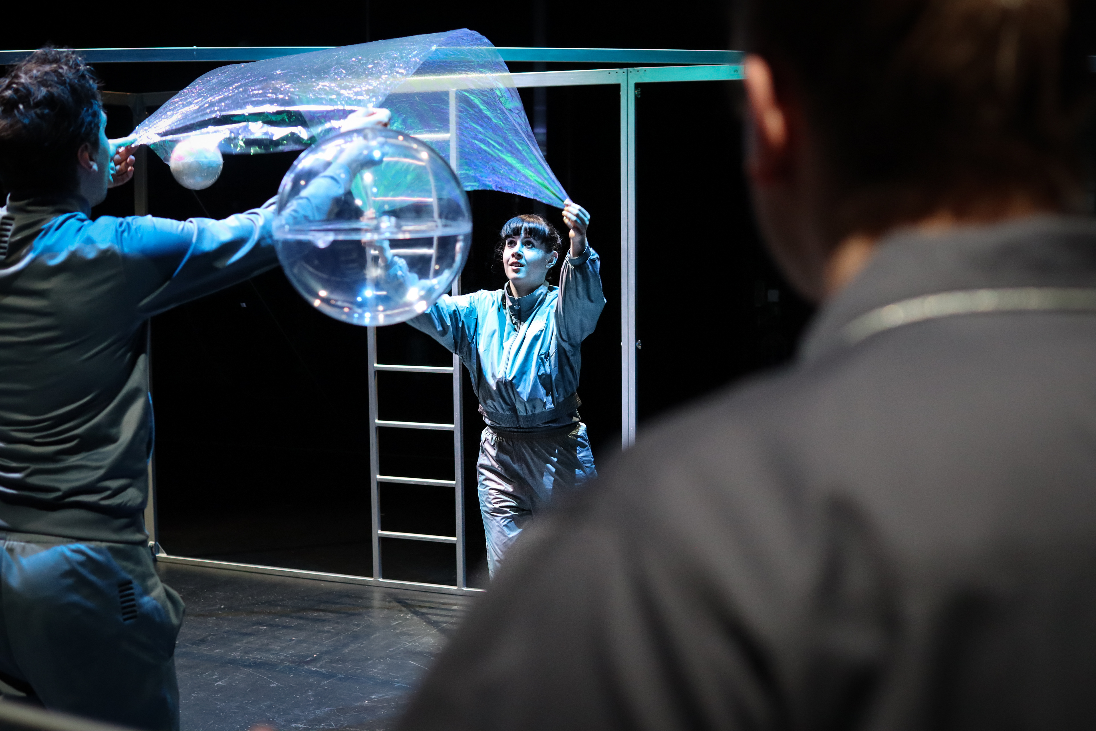 "in der Schwebe" Landestheater Eisenach