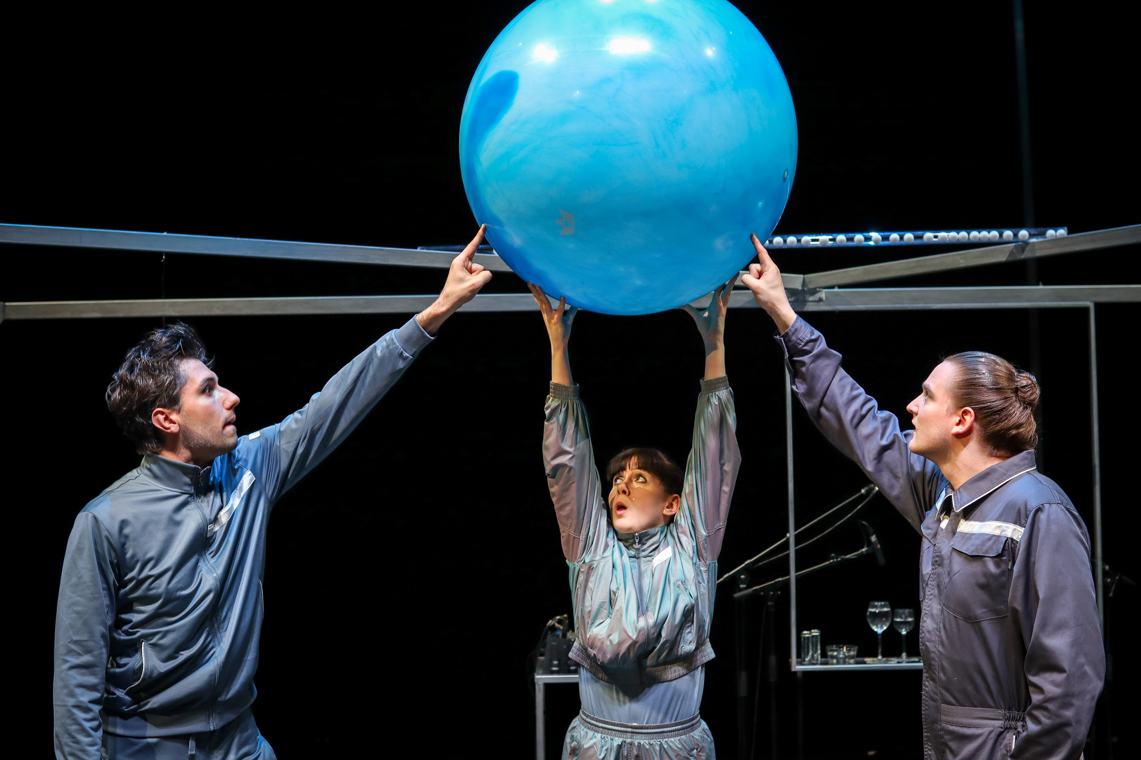 "In der Schwebe" Landestheater Eisenach