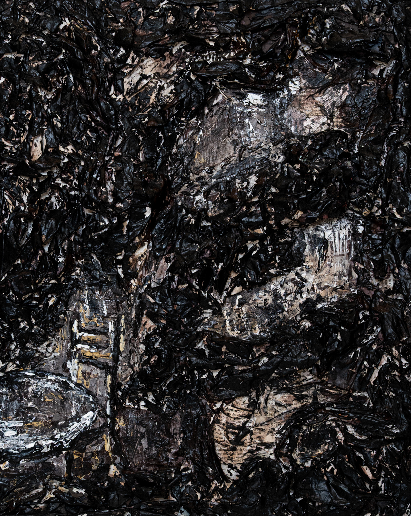 Poslední židle, akryl a noviny na plátně, 40x50, 2026