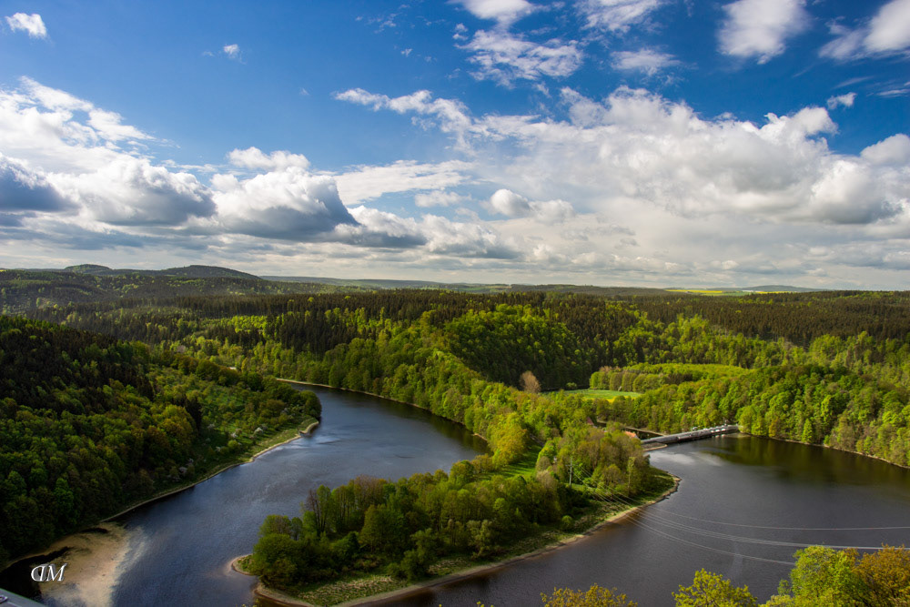 Talsperre Burgkhammer. Rechts mit der Staumauer