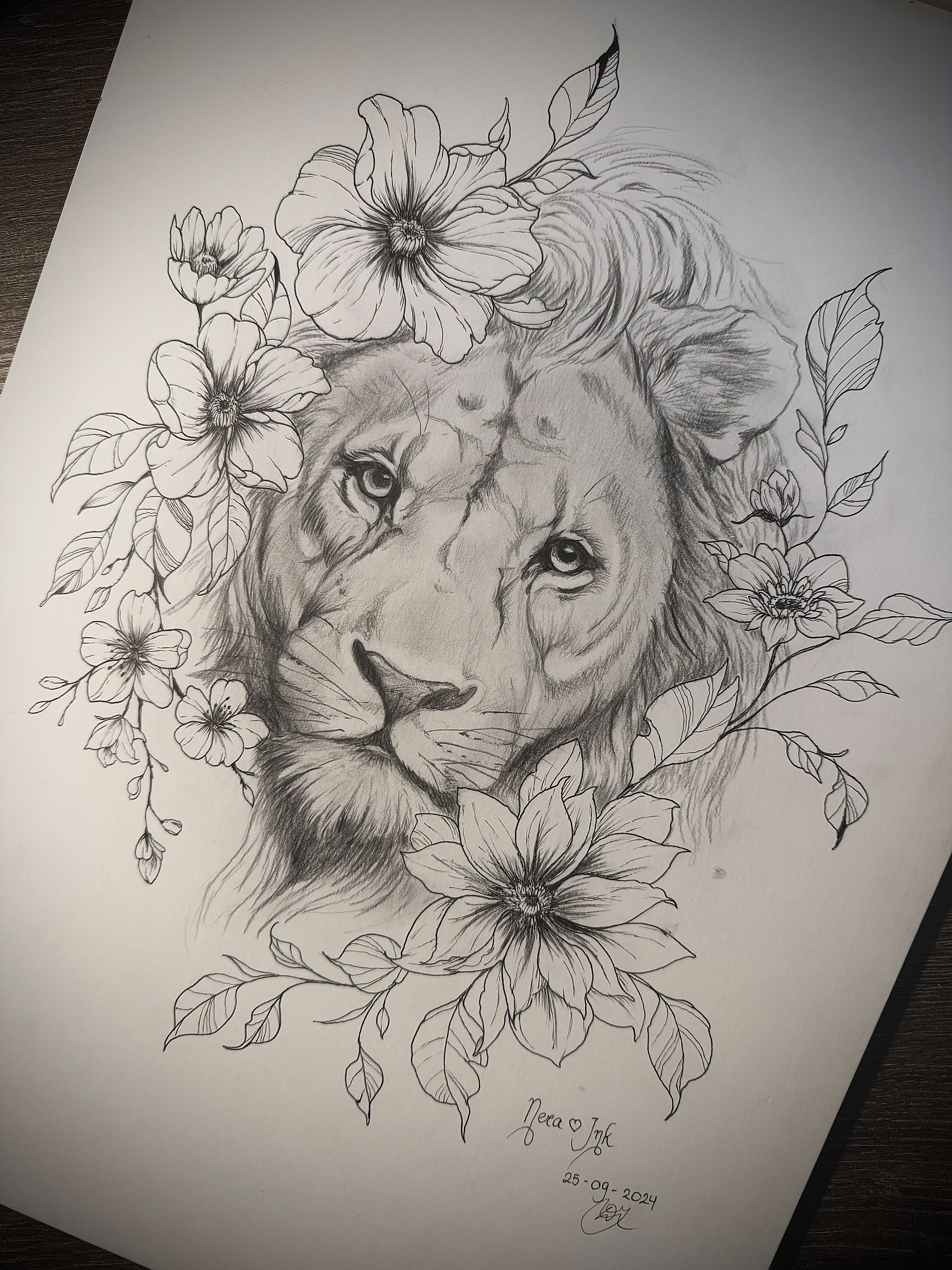 Fineline bloemen met realistische leeuwenkop ( Grafiet )