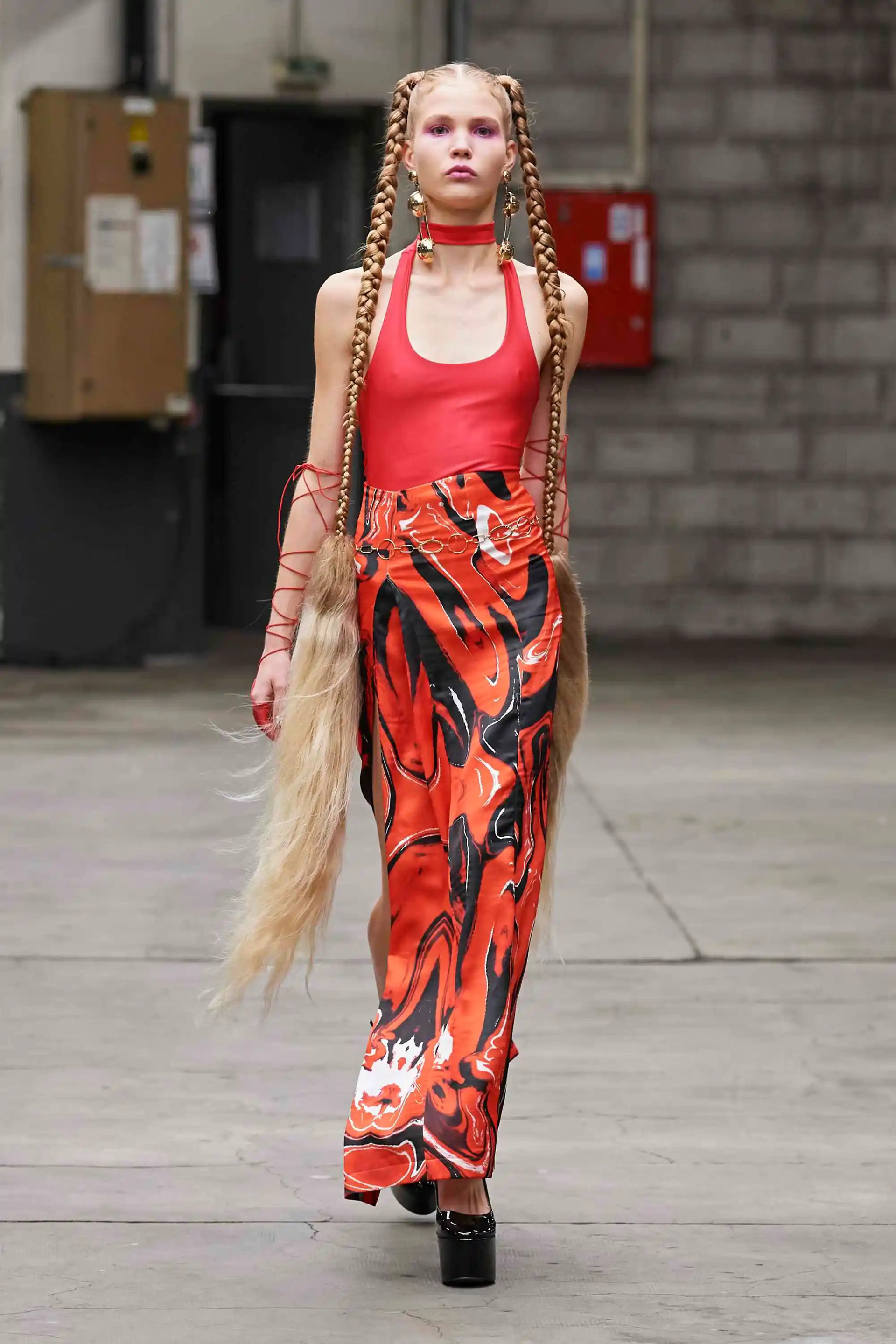 LOOK 19
