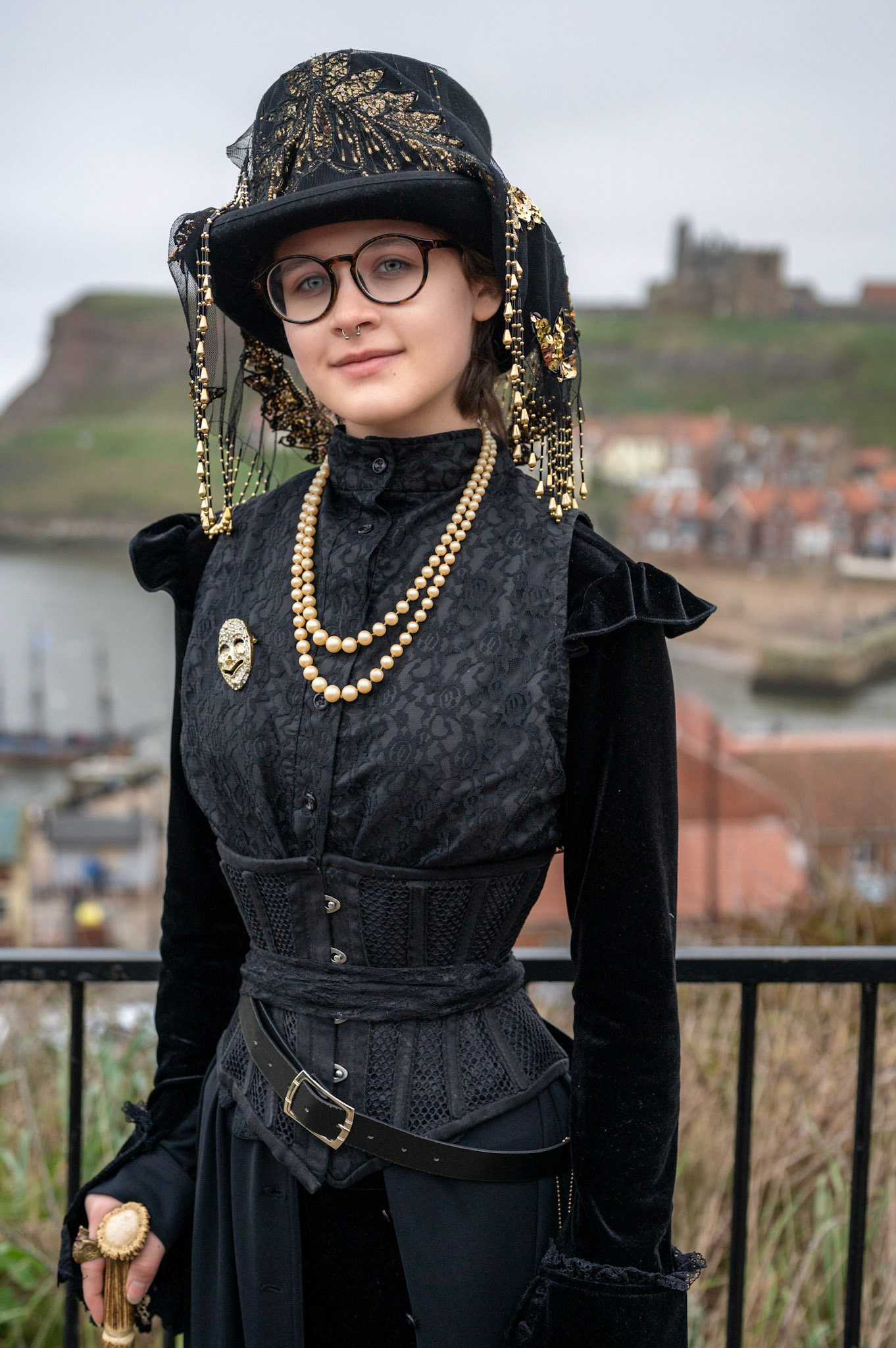 Black & gold girl
