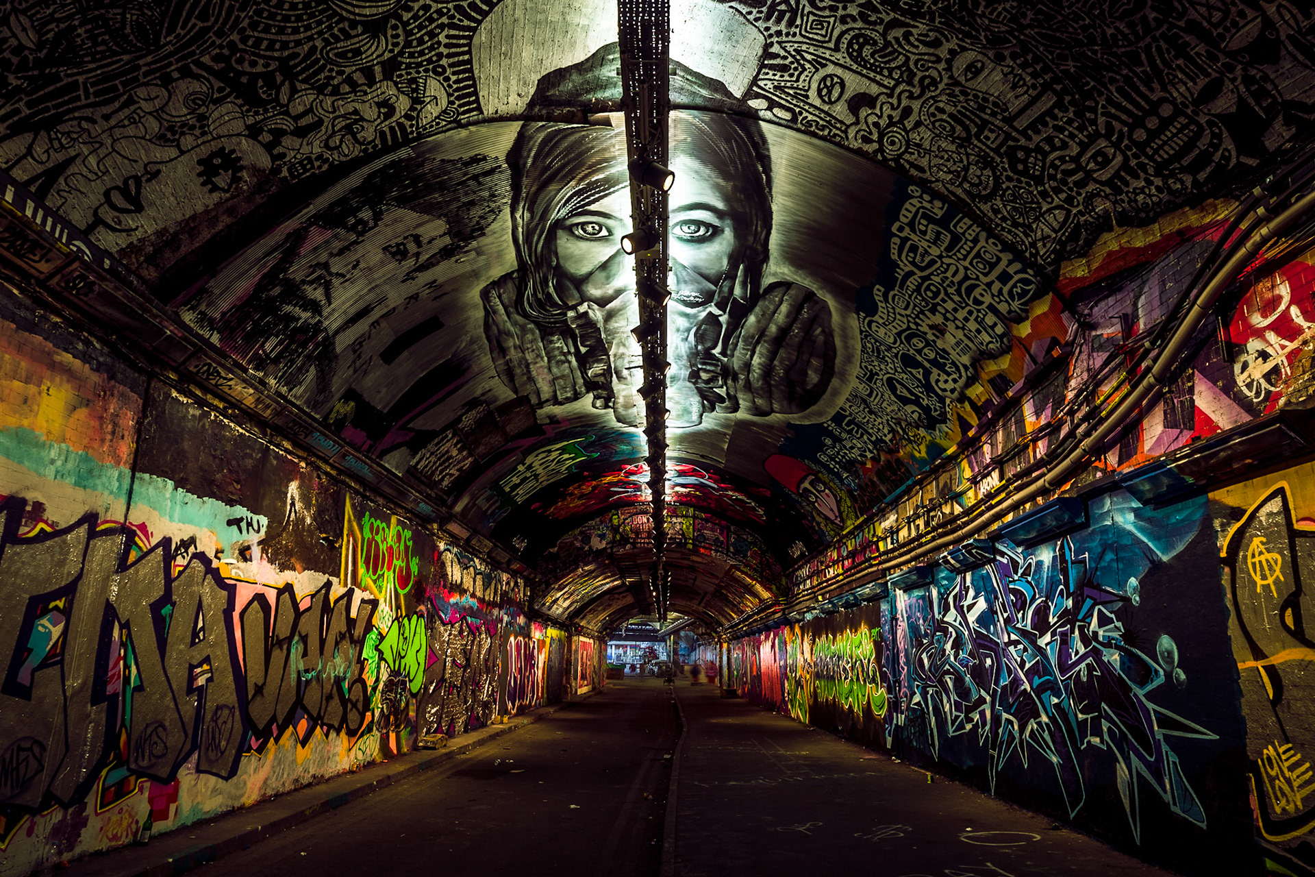 I hadn't considered it previously but having my subject for Project 52 as London generally means that I am photographing unnatural landscapes created by others.  This image really brought it home to me, realistically the real beauty in this photograph was put there by another human I have just taken a photograph of it.