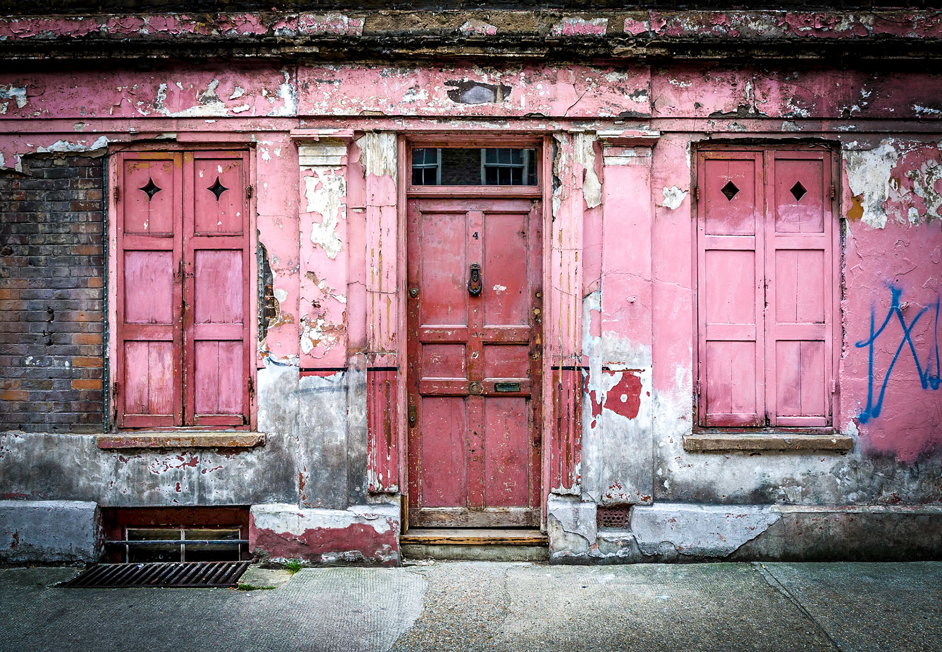Revisited the Brick lane area and well I have a thing about dilapidated doors