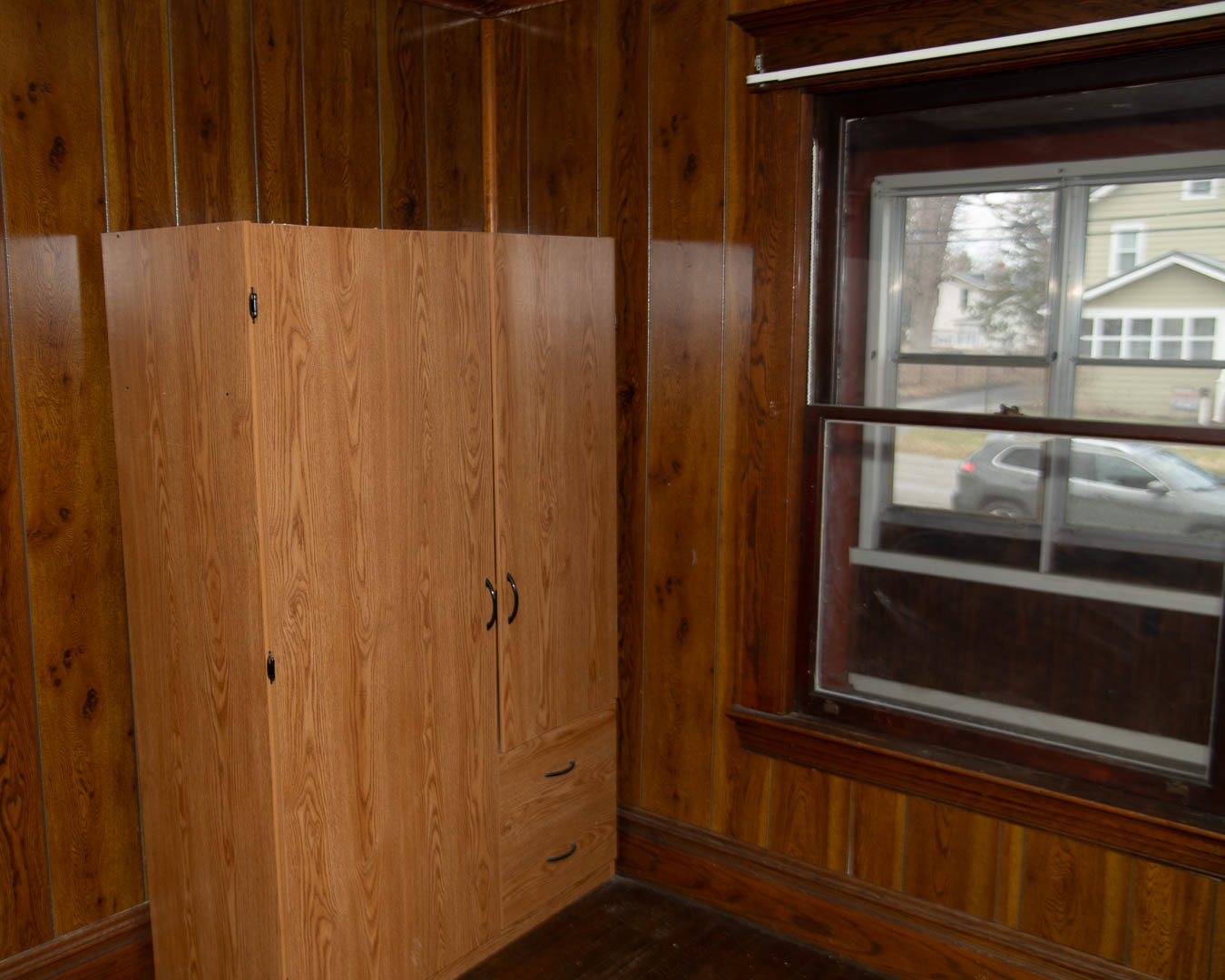 1st Floor Den - Looking North West into Front Porch