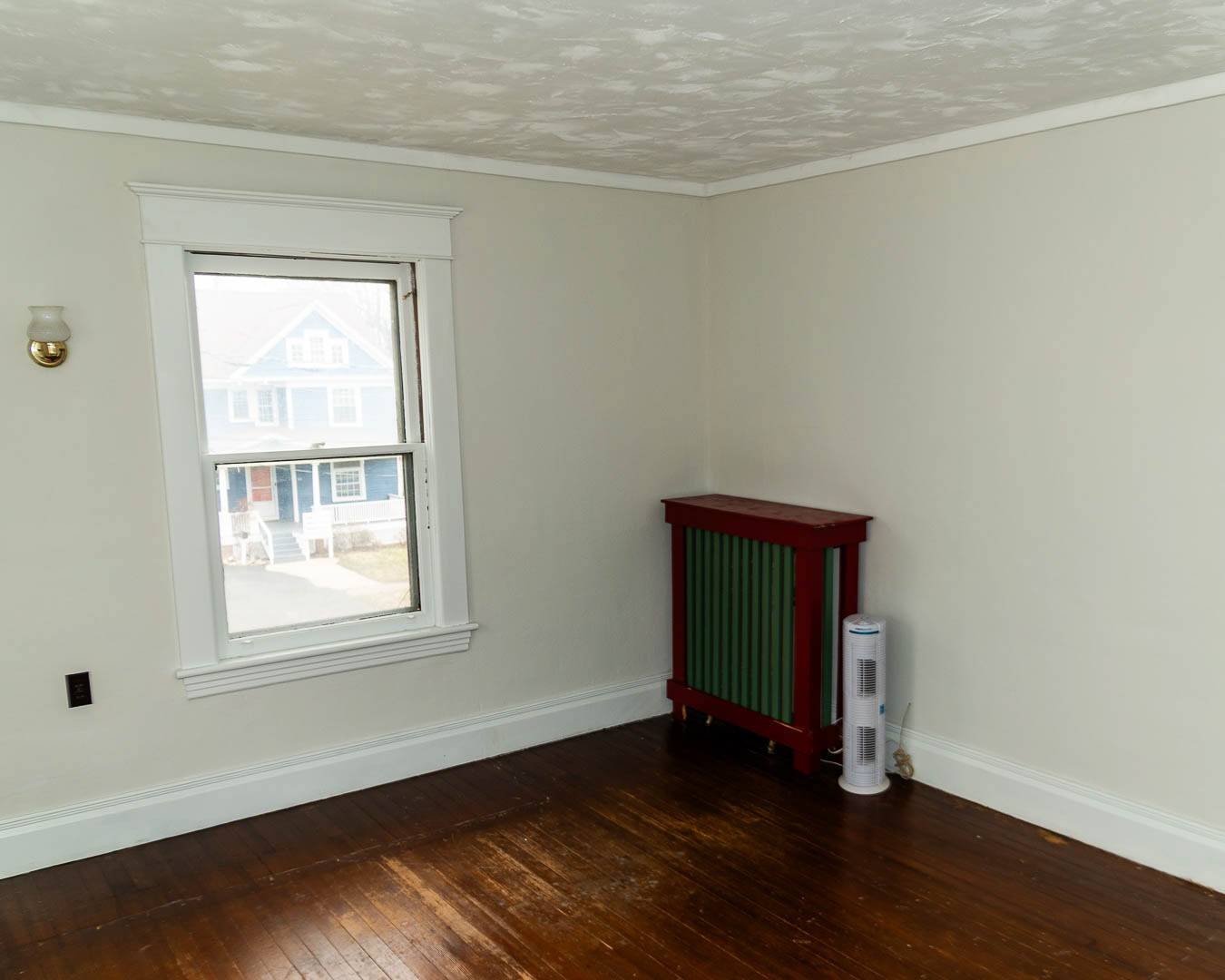 2nd Floor North West Bedroom - Looking to North East Corner
