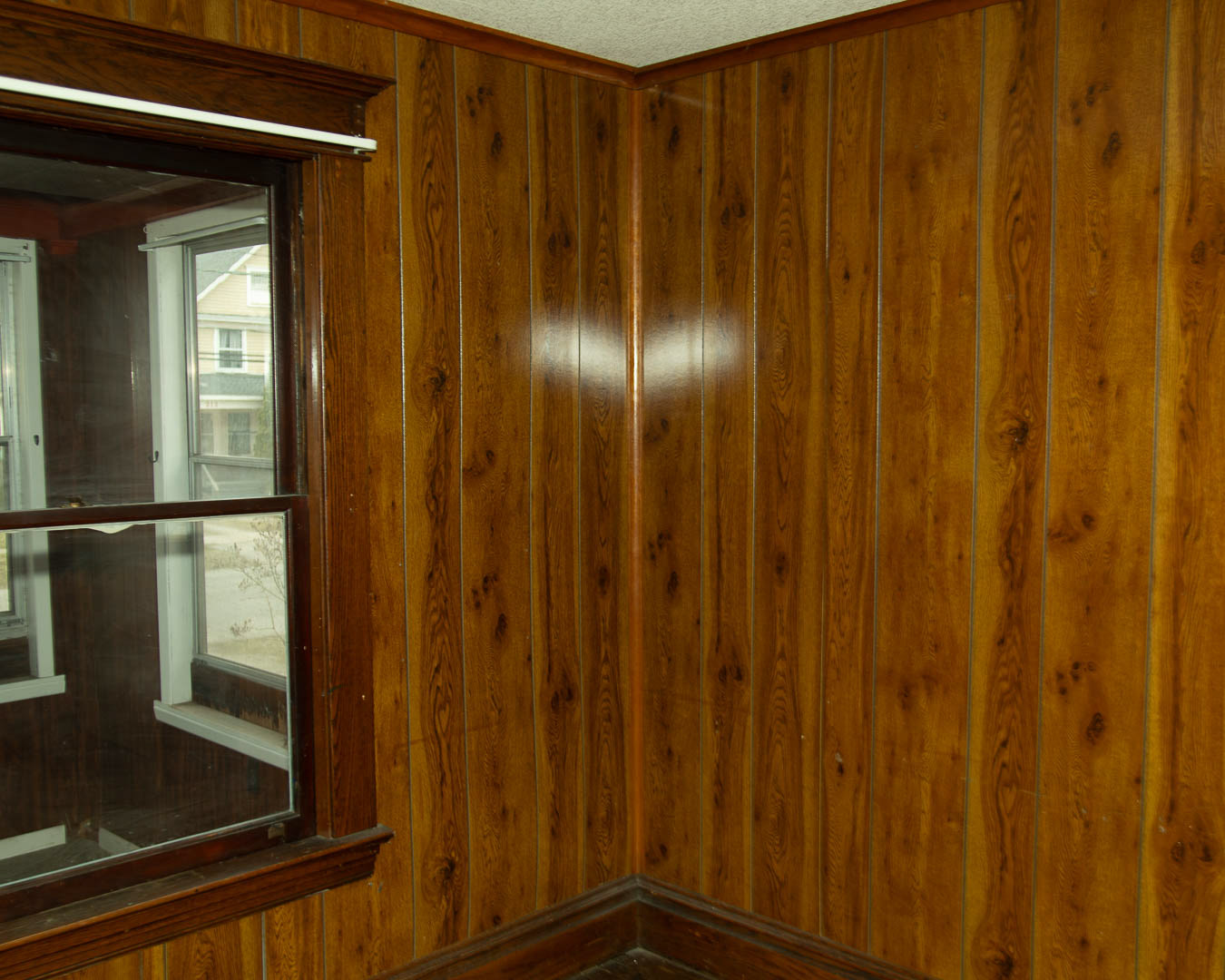 1st Floor Den - Looking North East into Front Porch