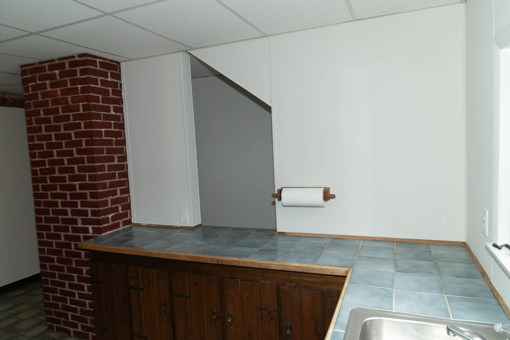 Kitchen - Looking to North West Corner