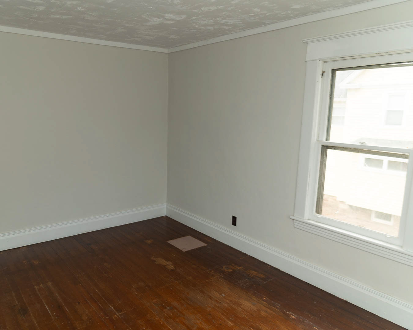 2nd Floor North West bedroom - Looking to South West Corner