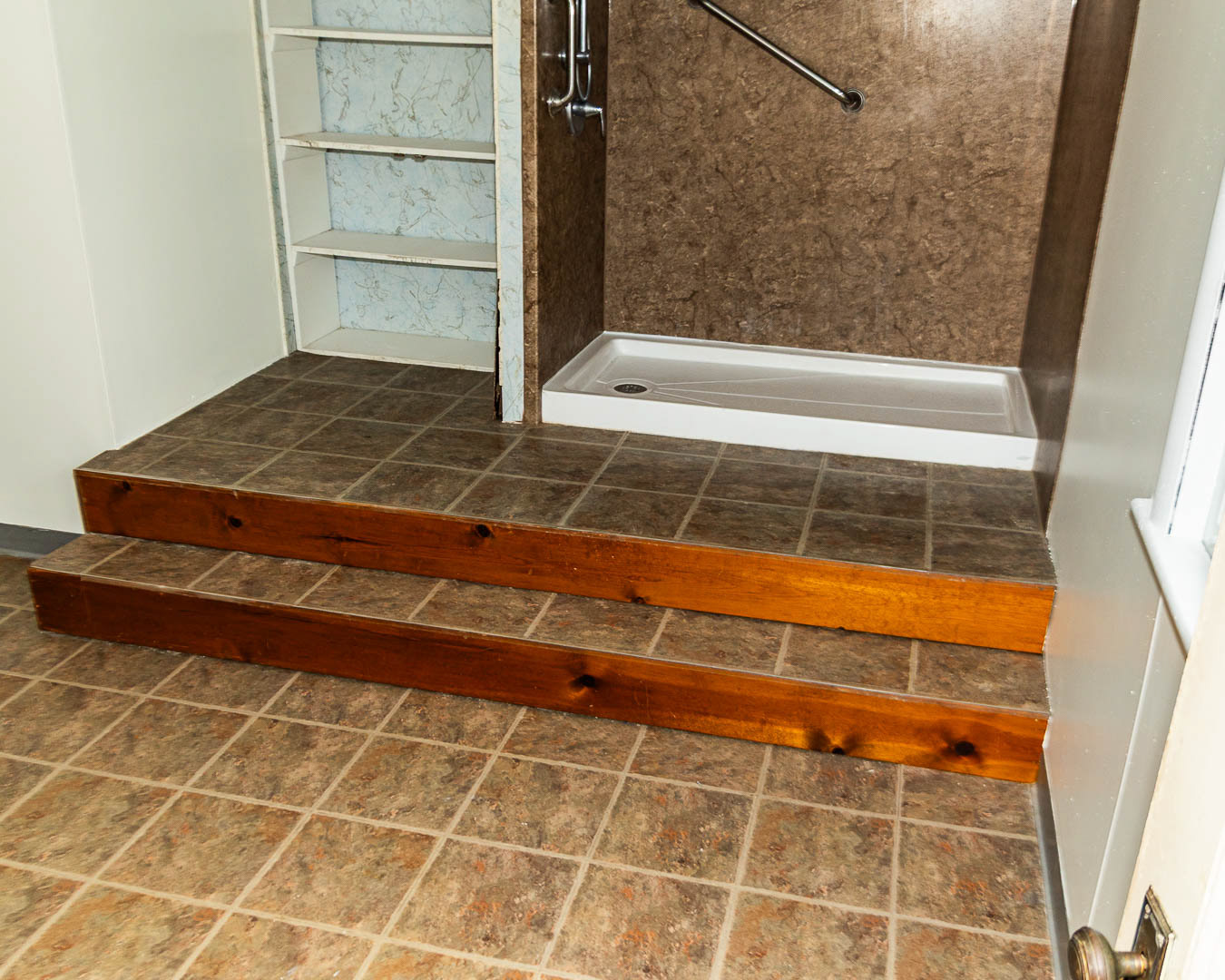 Main Bathroom Looking North