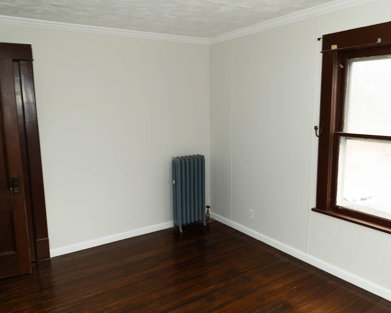 2nd Floor North East bedroom - Looking to South West Corner