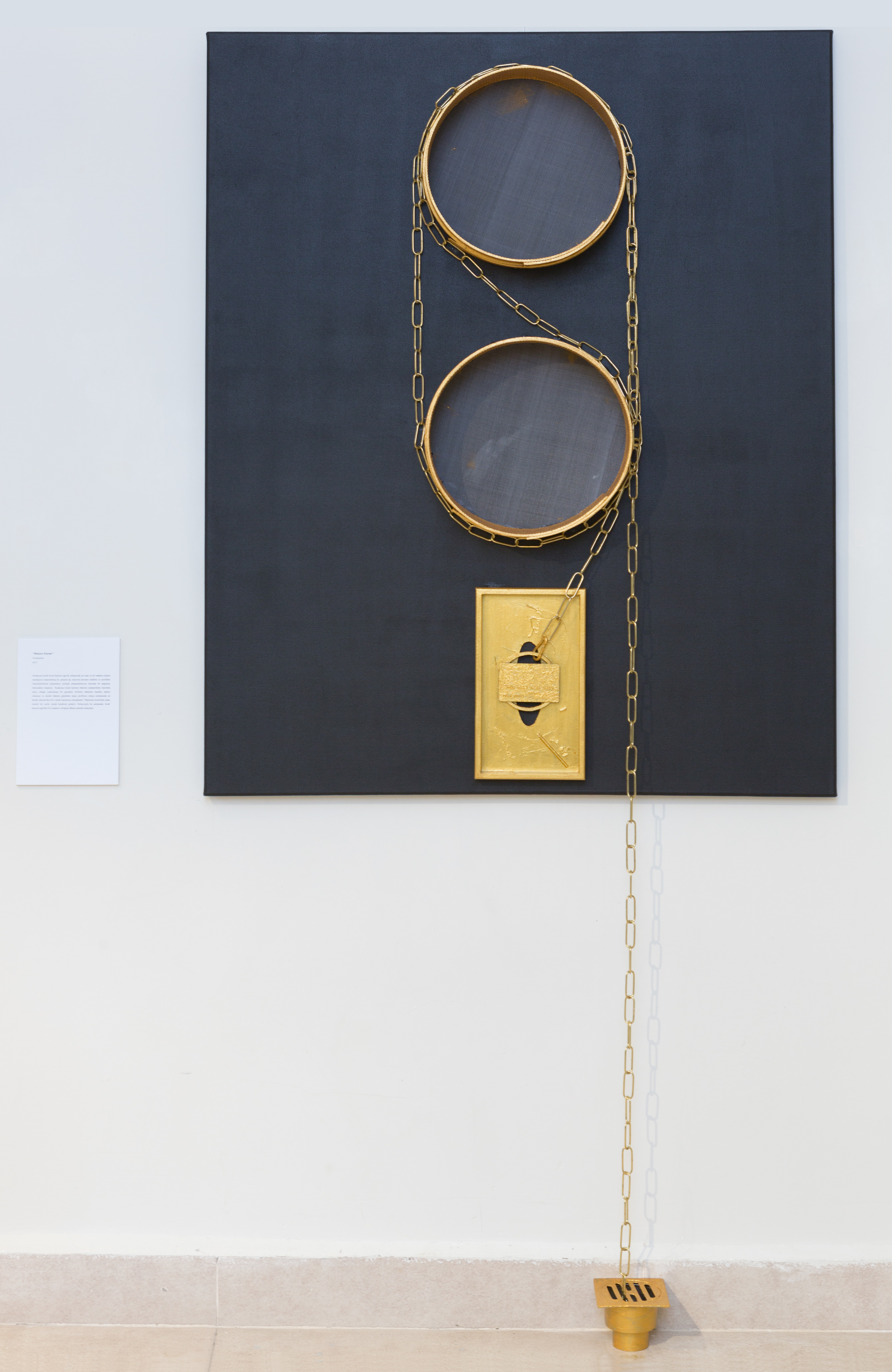  Double Screen System, 2017, two screens, credit card, chain, metal expense, 186x90x15 cm, Independent Art Foundation Art Gallery, Istanbul. Photo: Ismail Coşkun.