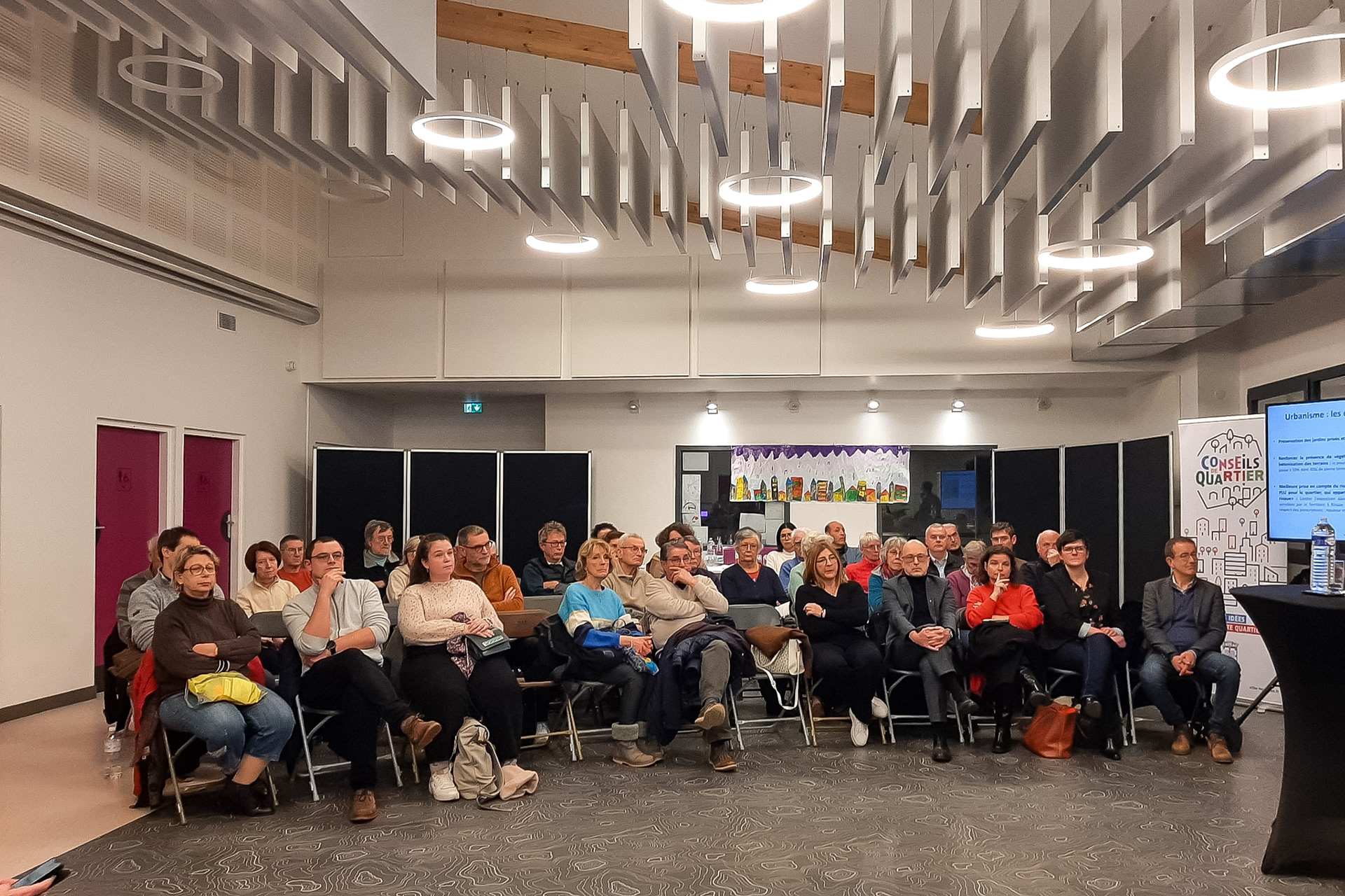 Réunion dans le quartier des Blanches à Houilles