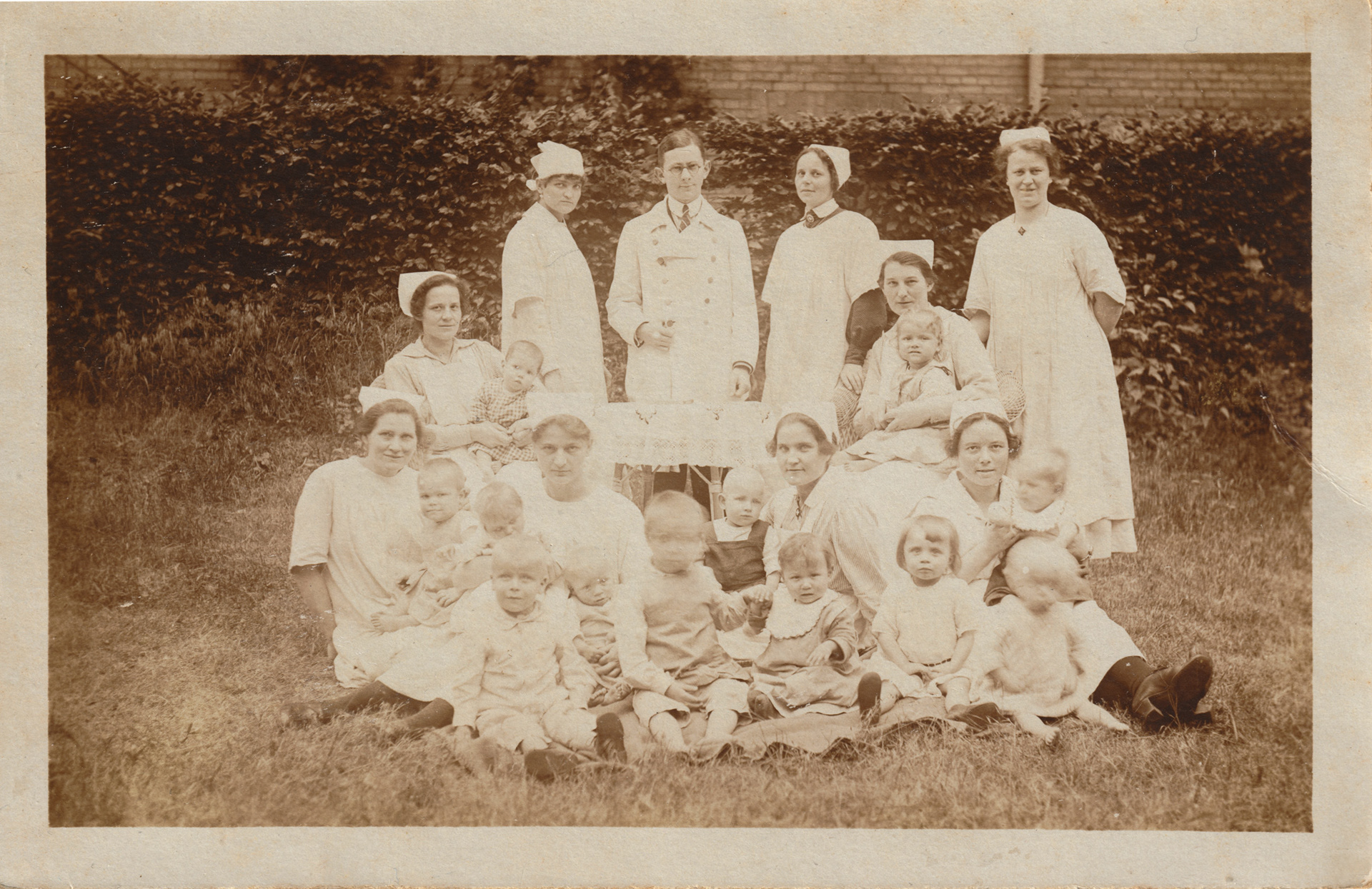 1907 - Wanda gives birth to a son, whom she names Walter. The child's father is unknown. She gives her child to the Friedrische Orphanage in Boxhagen-Rummelsburg. Here is a photo from the 1920s in Rummelsburg.