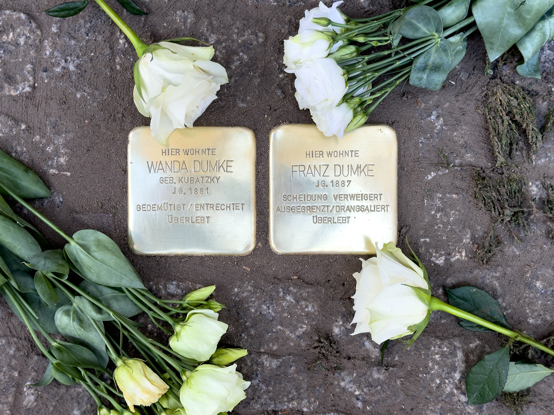 June 24, 2024 - In Berlin, ten stumbling blocks are laid for the Kubatzkÿ family in the presence of relatives of Wanda's brother Hermann. Finally, there are places where the relatives can grieve and the victims are remembered.