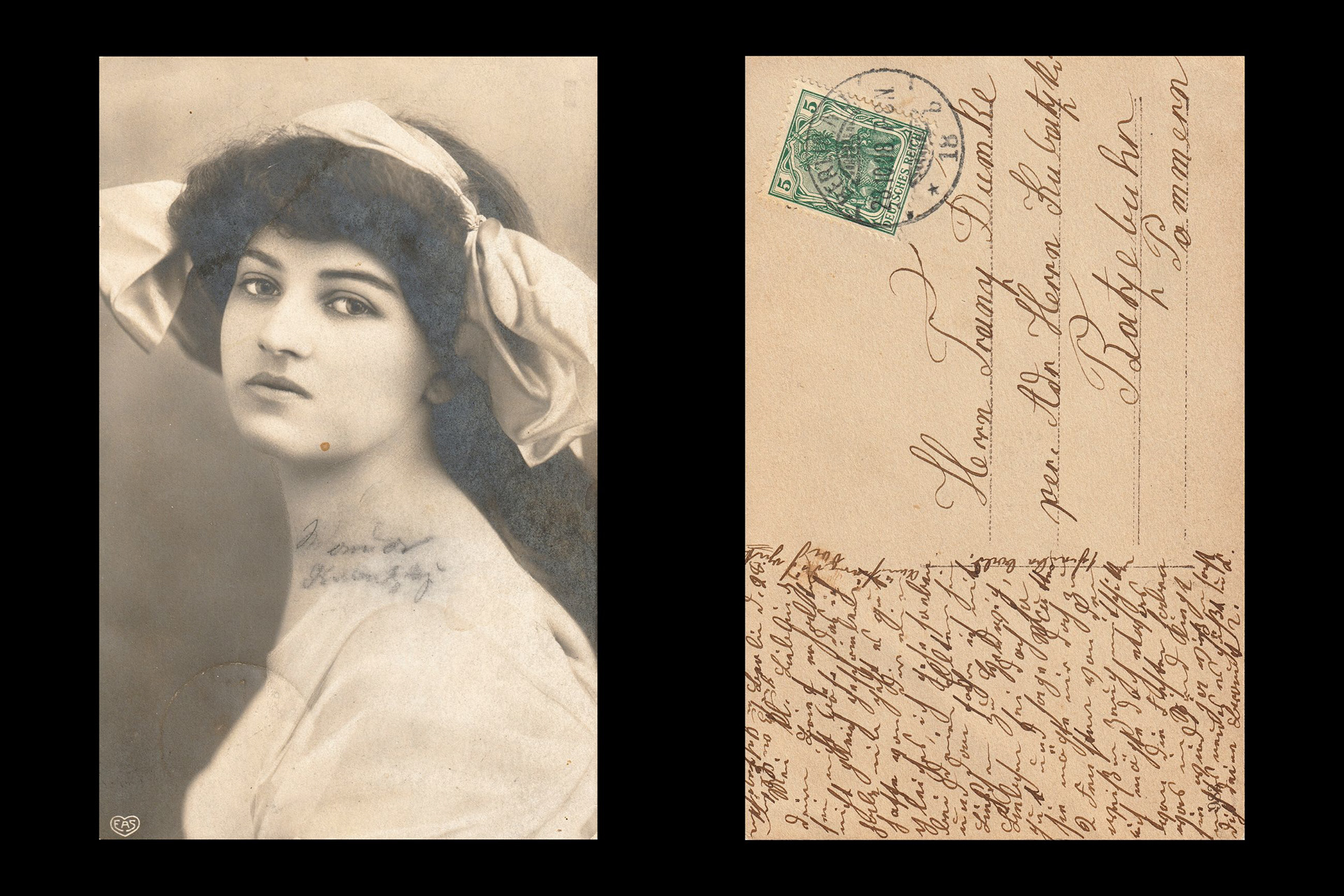 I also bought this postcard that day. It was only later that I realized that all these postcards belong together.