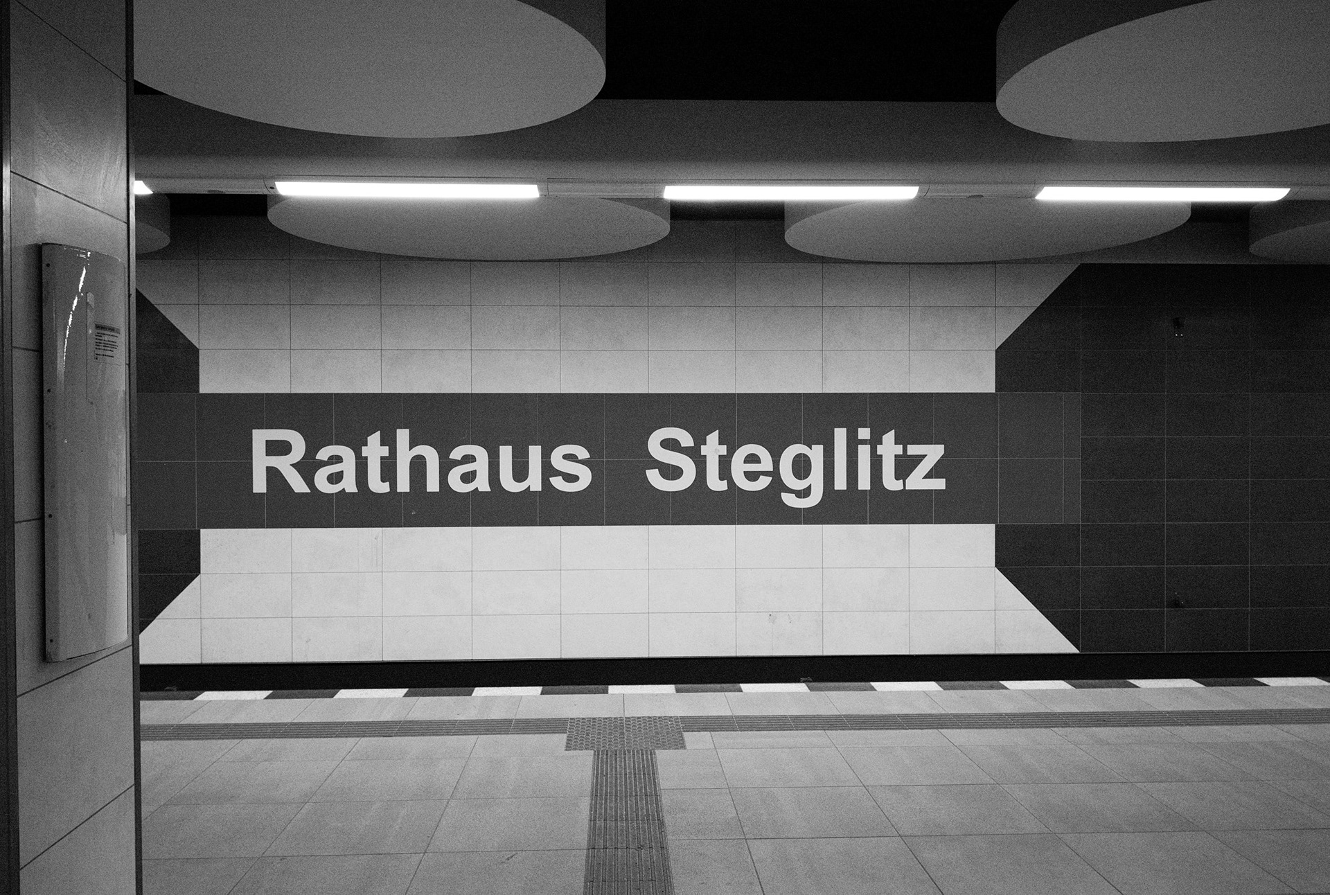 In 2000, I was at a flea market in Berlin Steglitz.