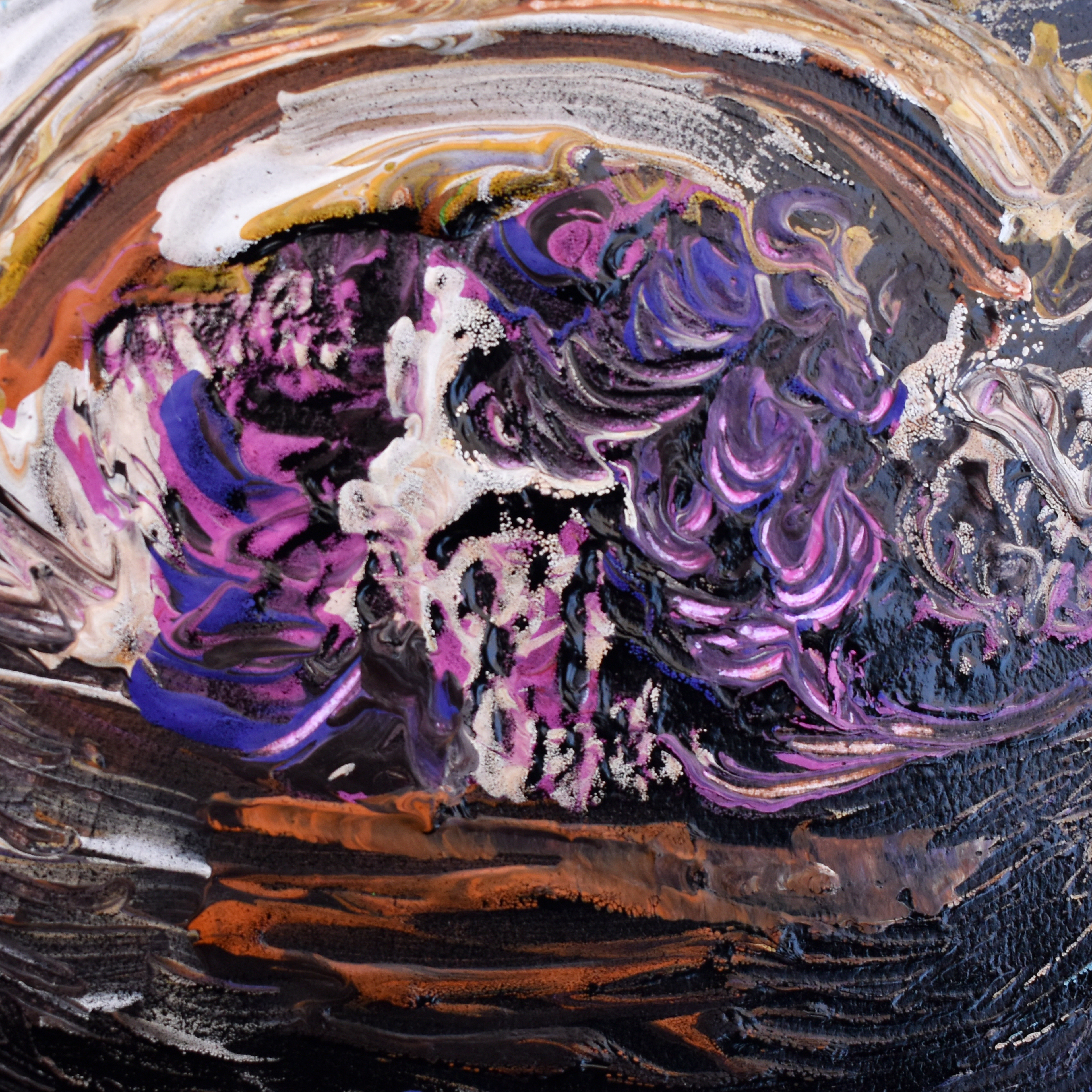 CANASTO CON FLORES MORADAS 14X 14 CMS