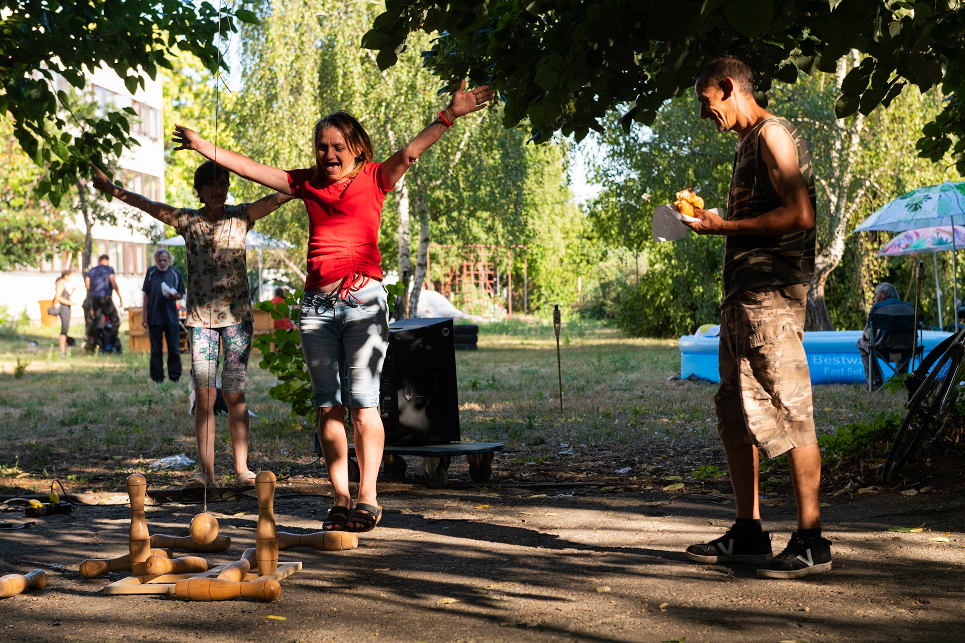 Mindenkinek szüksége van önfeledt, örömteli pillanatokra ahhoz, hogy könnyebben átvészelje a nehezebb időket. A BBM Nekem a Balaton keretében nem csak ételt, hanem élményt is kívánt a vendégül látott szálló lakóknak adni.