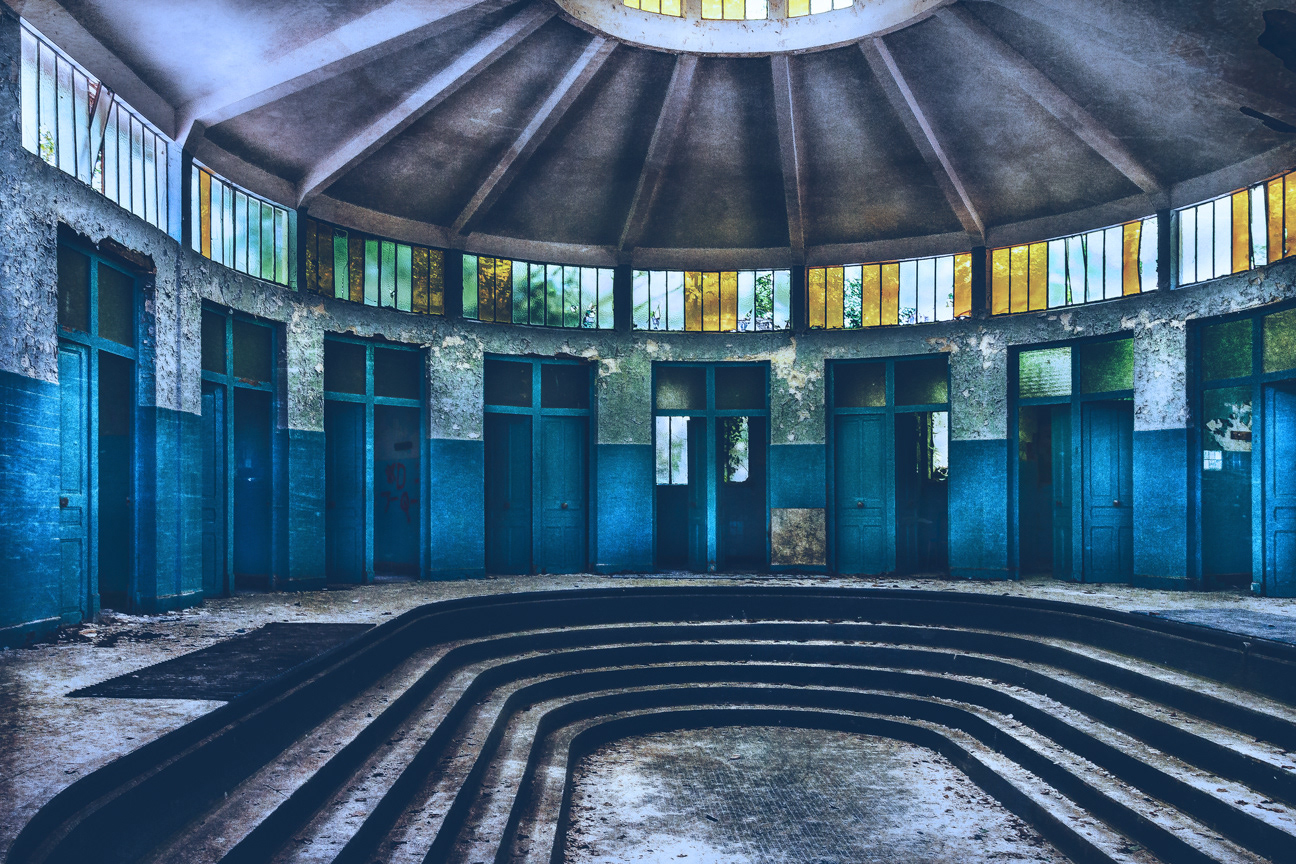 Past or future, choose your door... “The future is only the past again, entered through another gate.” Sir Arthur Wing Pinero