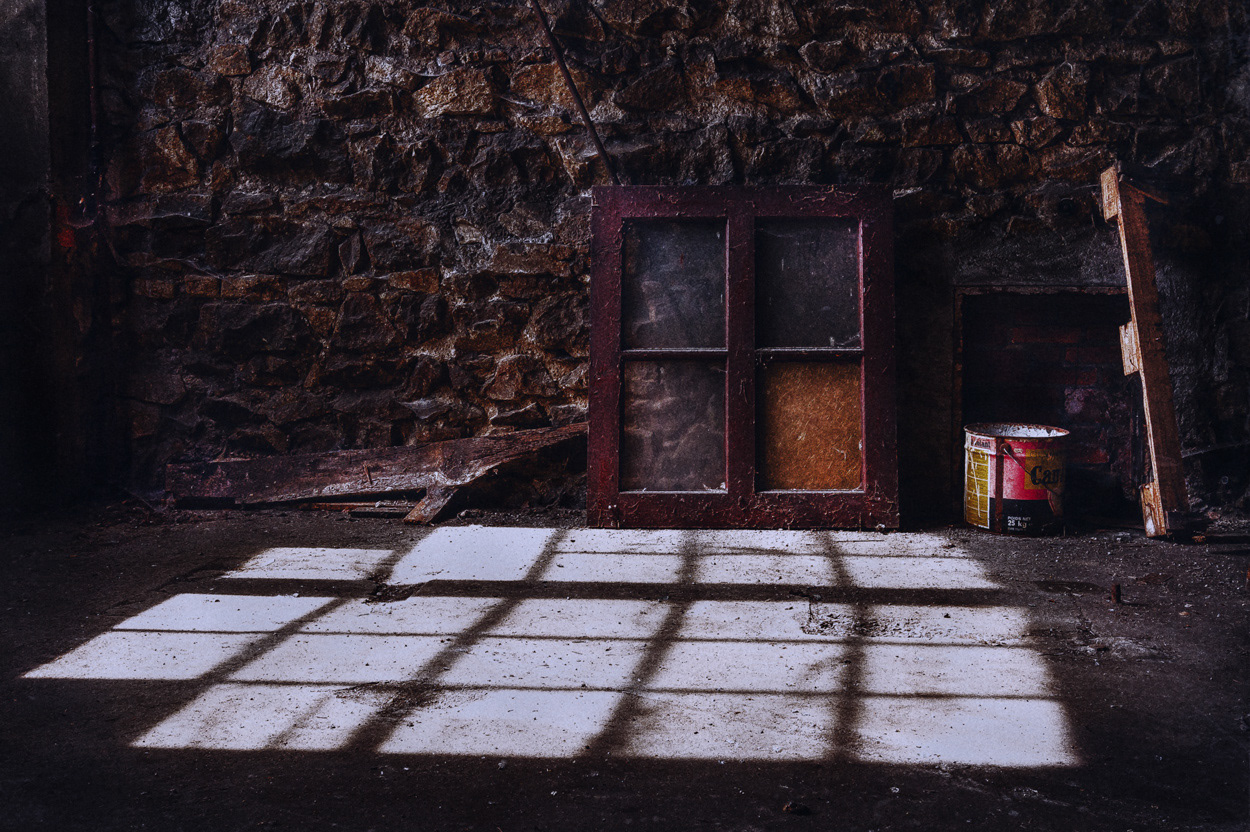 instead of the painting We don't have paintings in the living room, but we have the window. Félix Leclerc