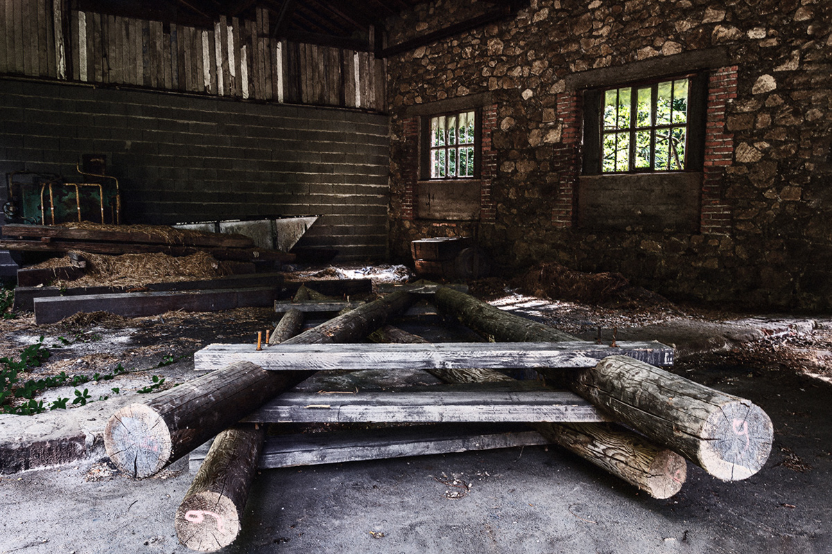 Of wood, stones and straw