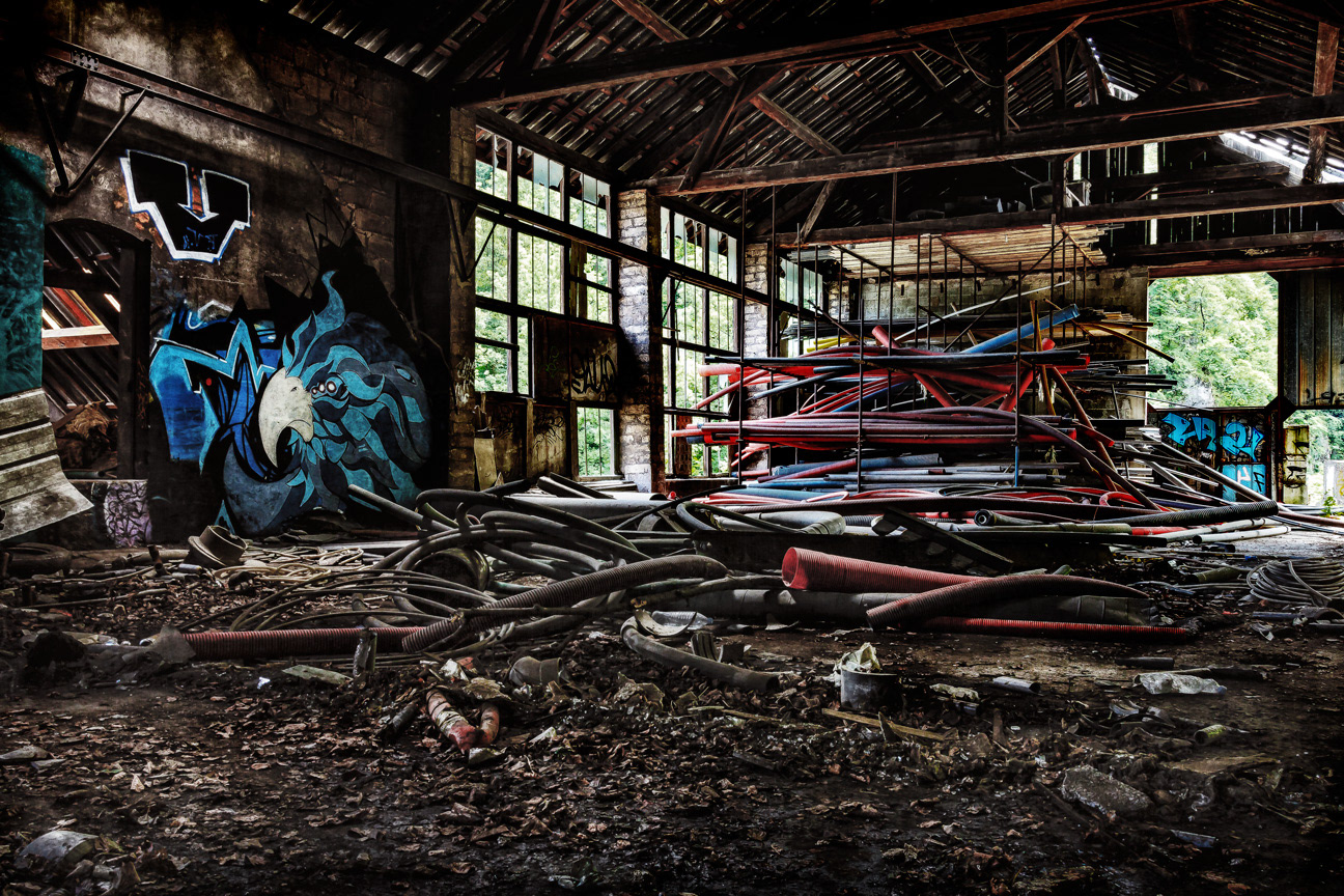 The Storage of blue and red Pipes