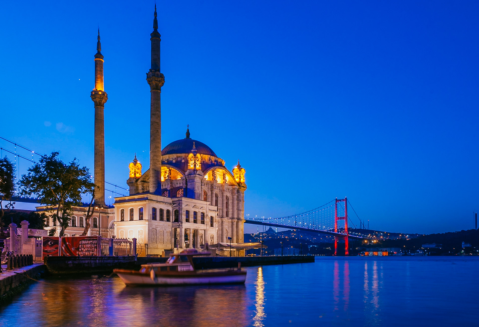 Sunrise over Istanbul, Turkey. Photo taken by Dean Shu.