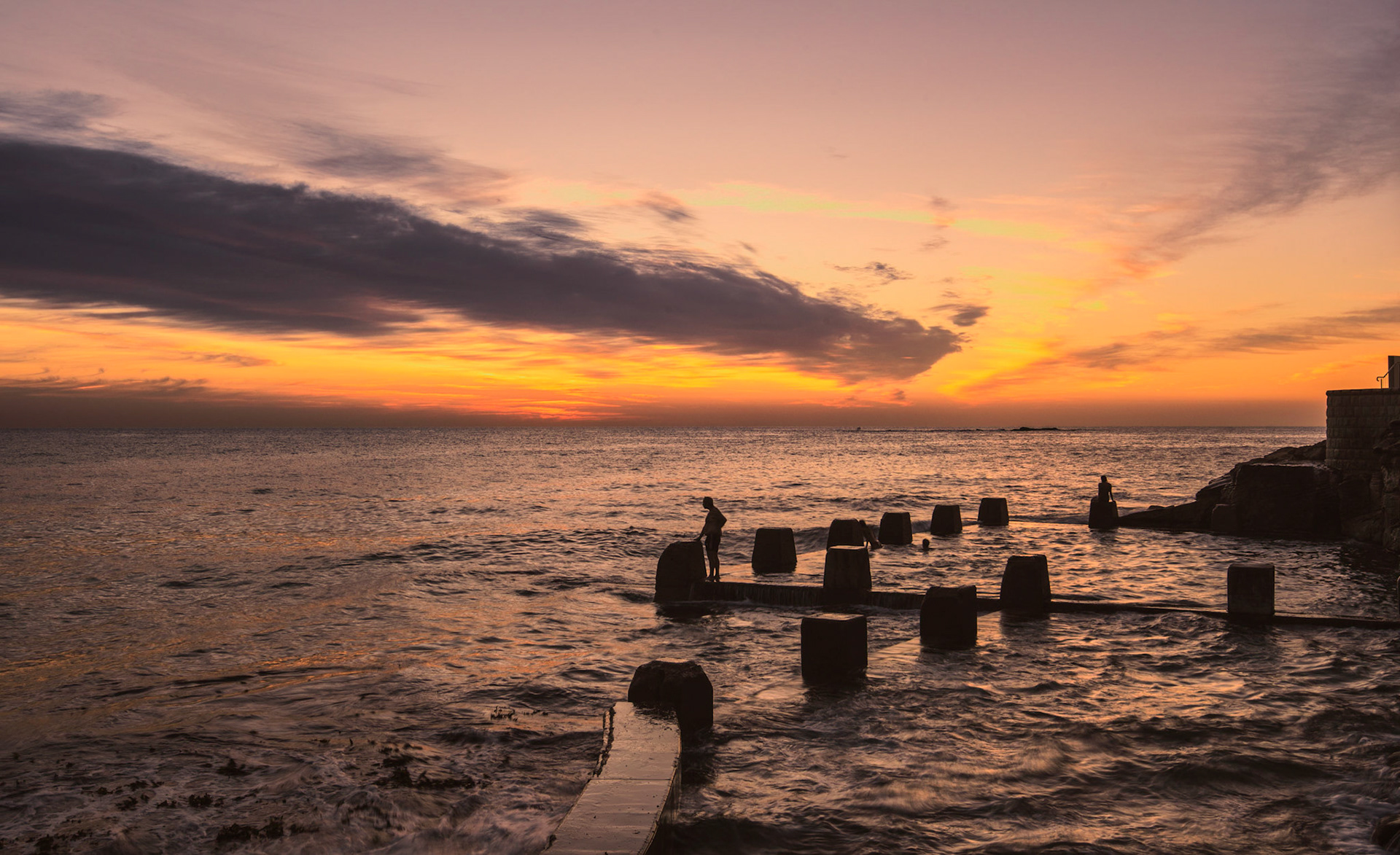 Coogee, waiting for the sun