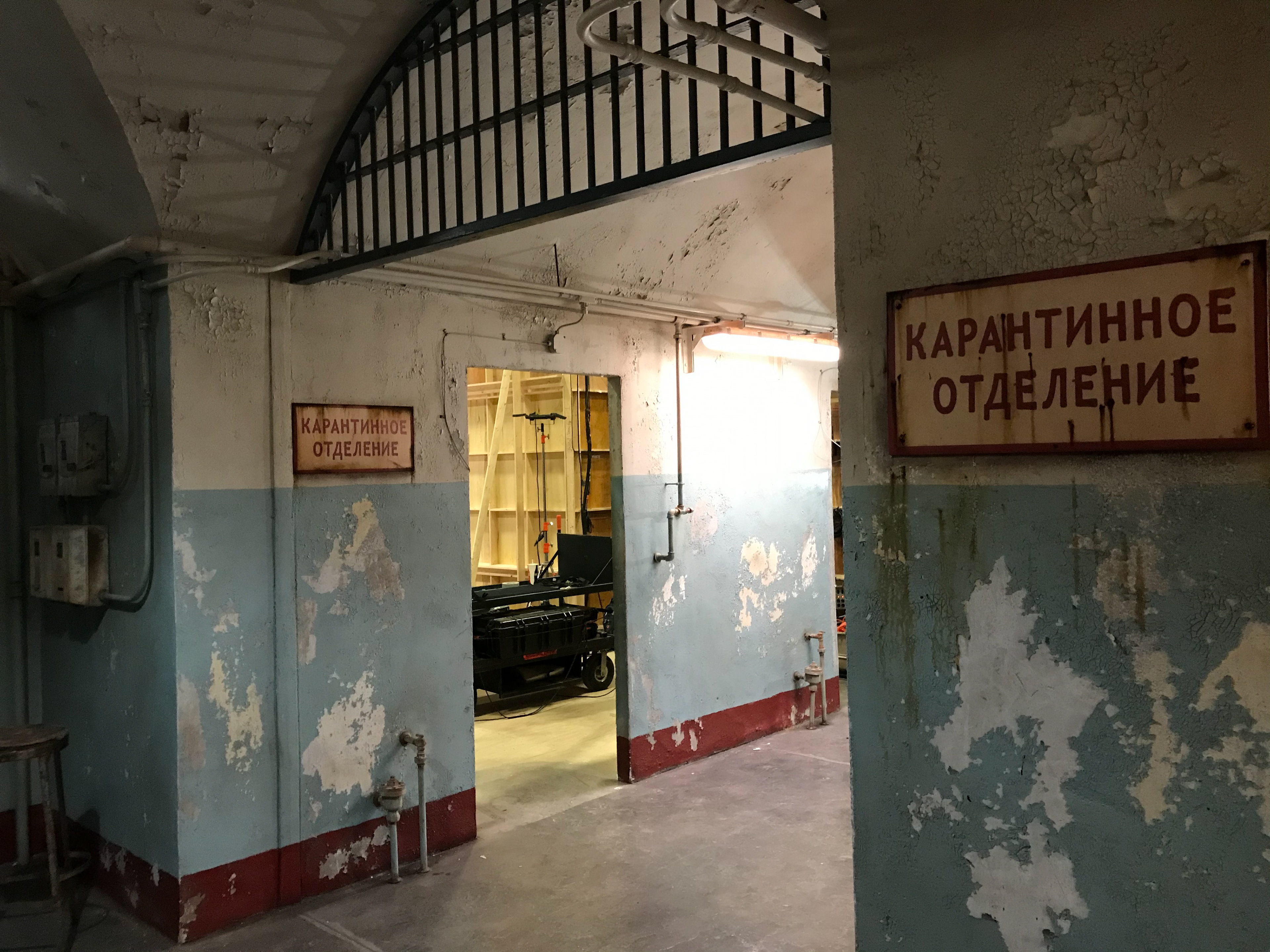INTERIOR GORA SMERTI PRISON - CELL CORRIDOR