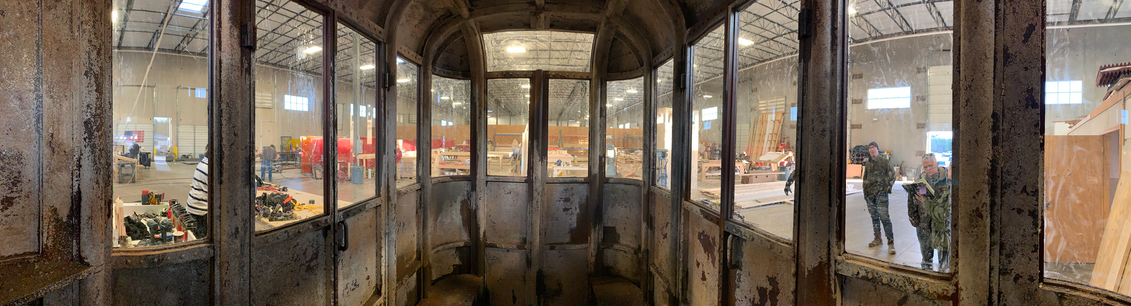 EXTERIOR GORA SMERTI PRISON - CABLE CAR INTERIOR