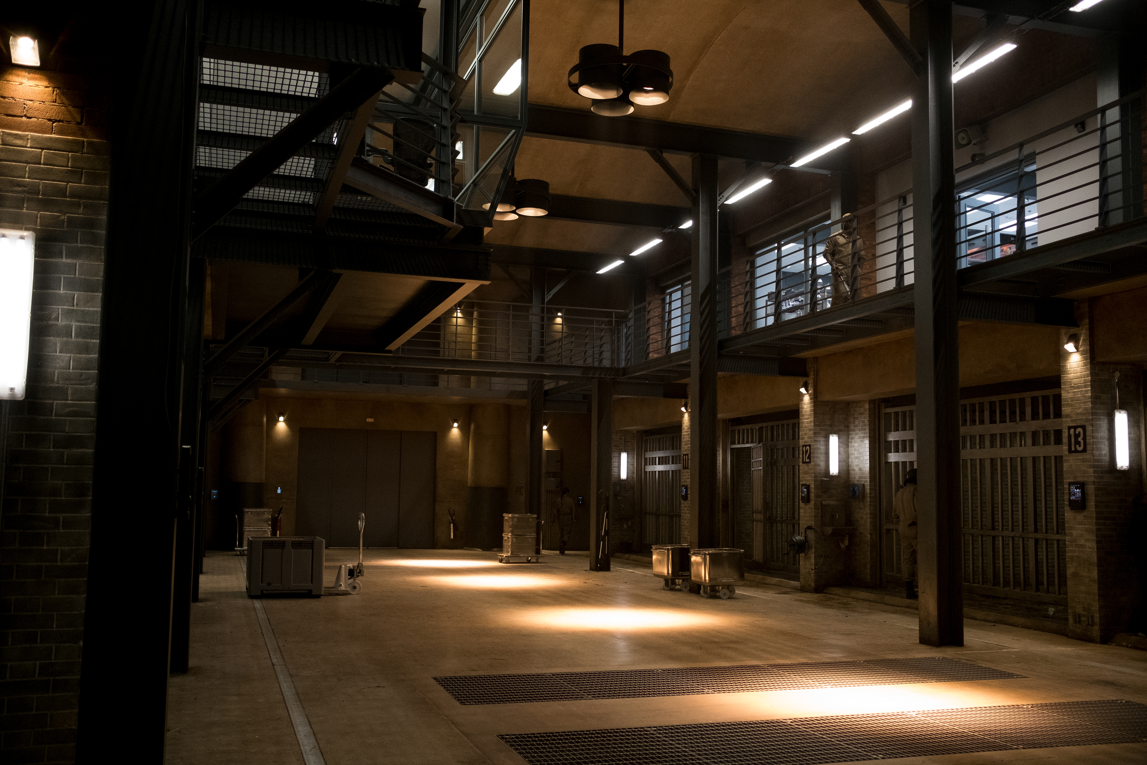 LOCKWOOD HOUSE - DINO CONTAINMENT