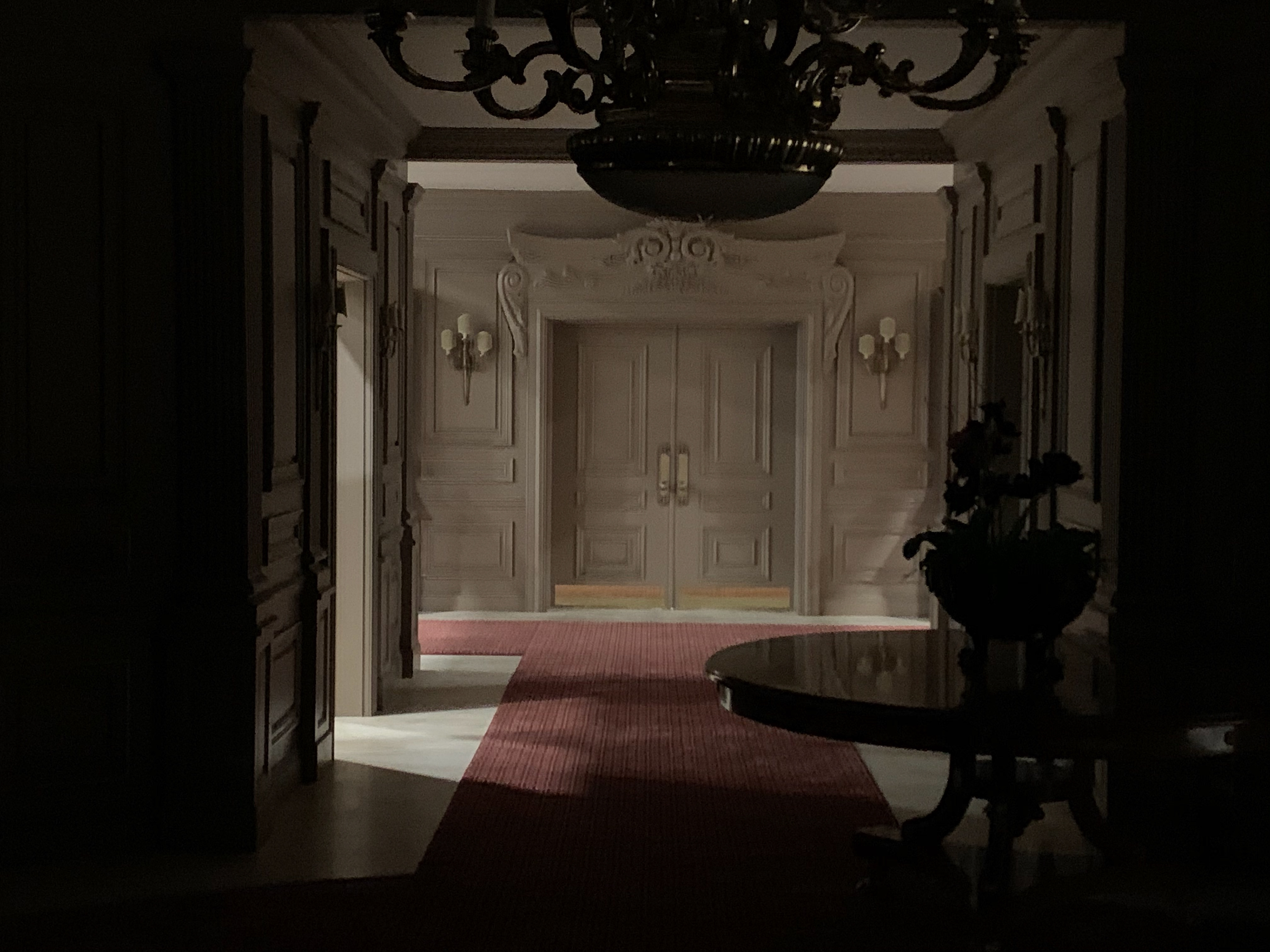 INTERIOR SOTTO VOCE'S MANSION
