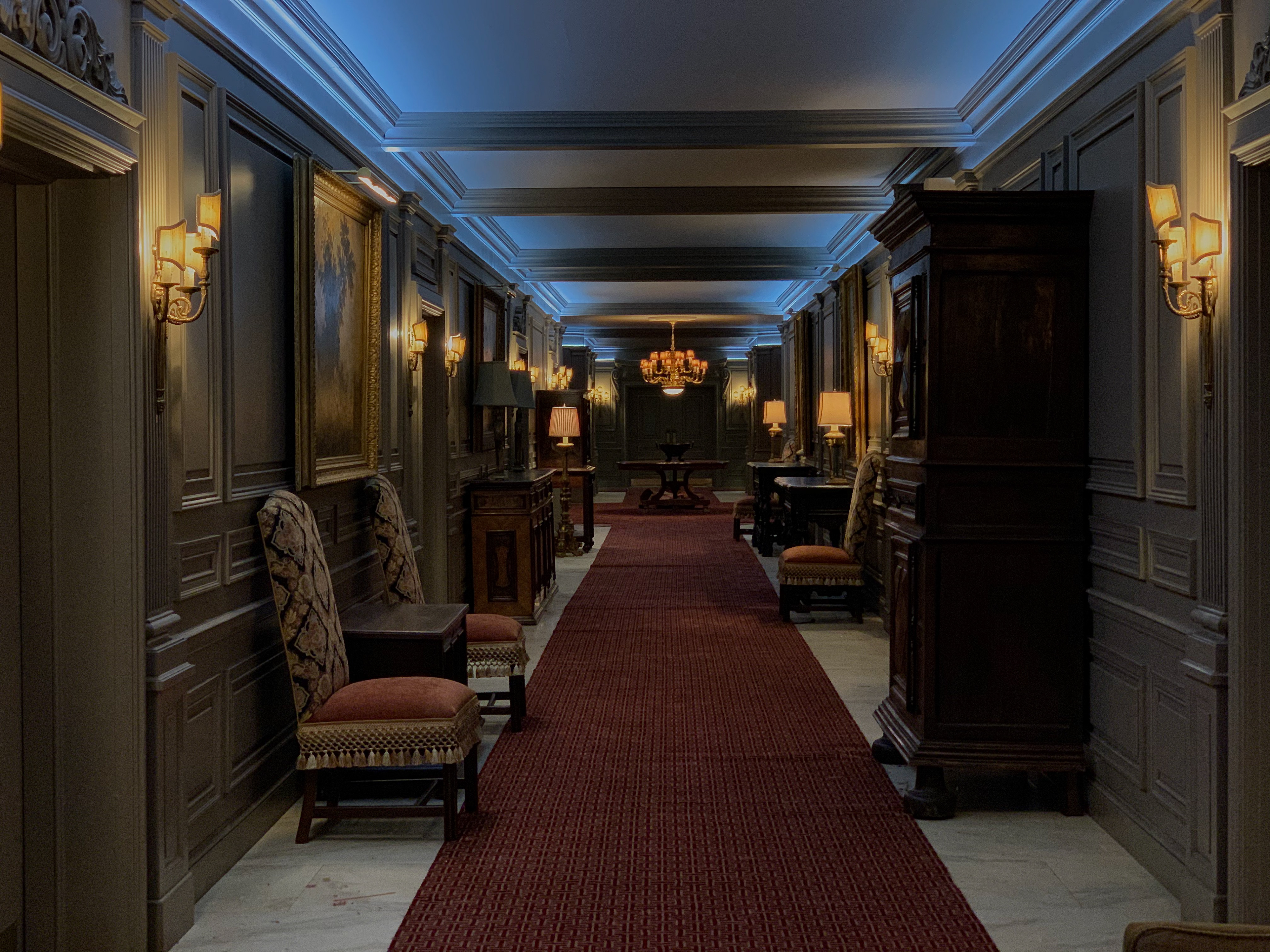 INTERIOR SOTTO VOCE'S MANSION