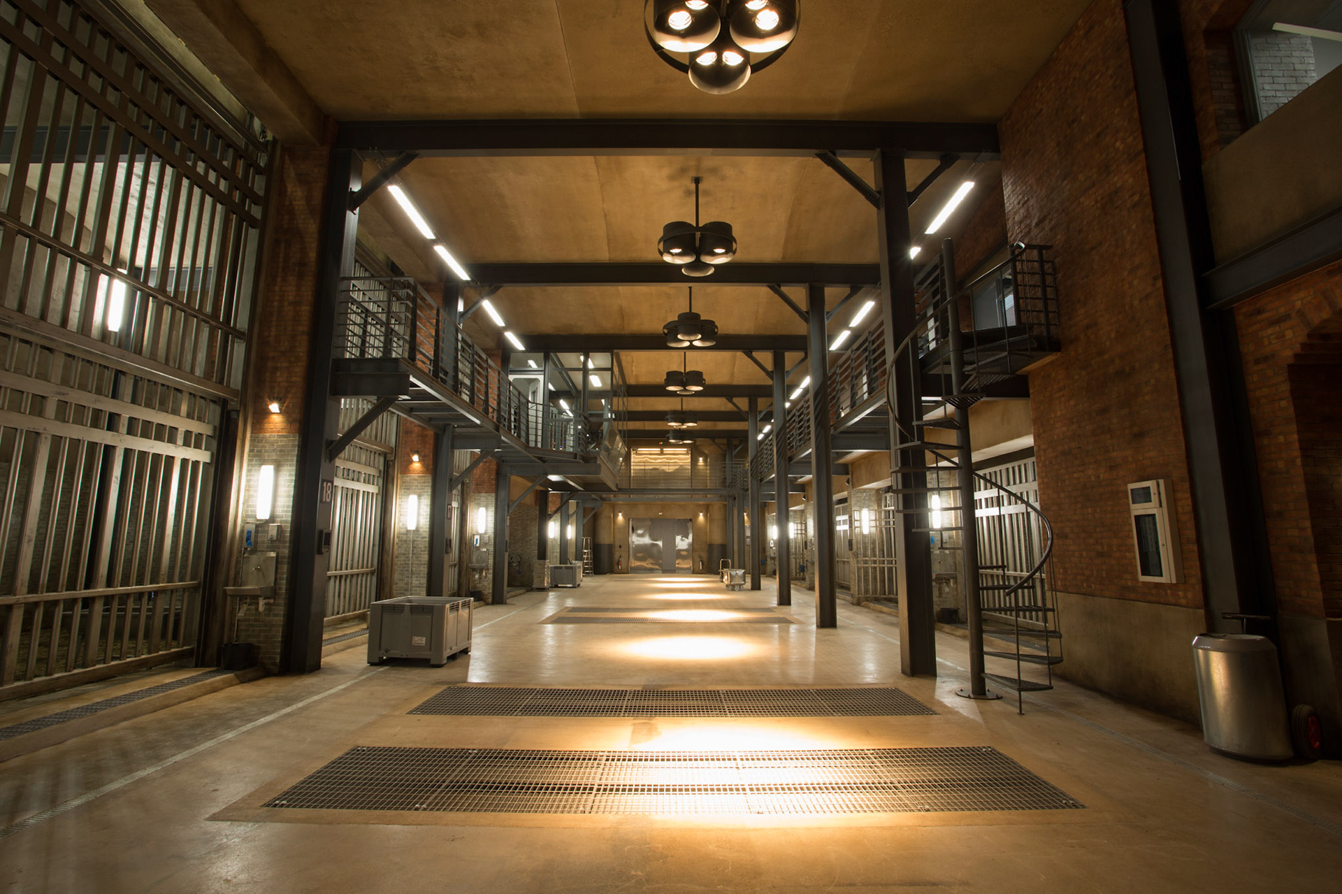 LOCKWOOD HOUSE - DINO CONTAINMENT