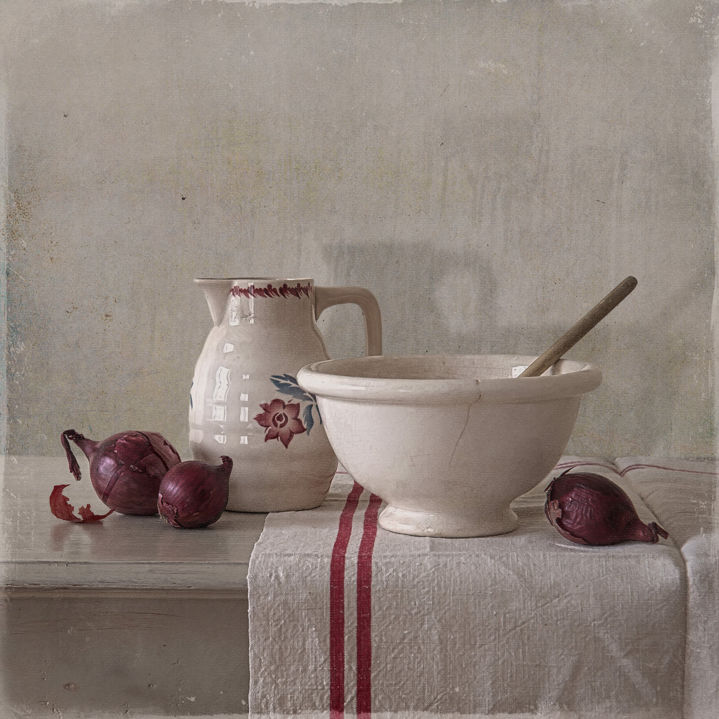 Still life with red onions and bowl