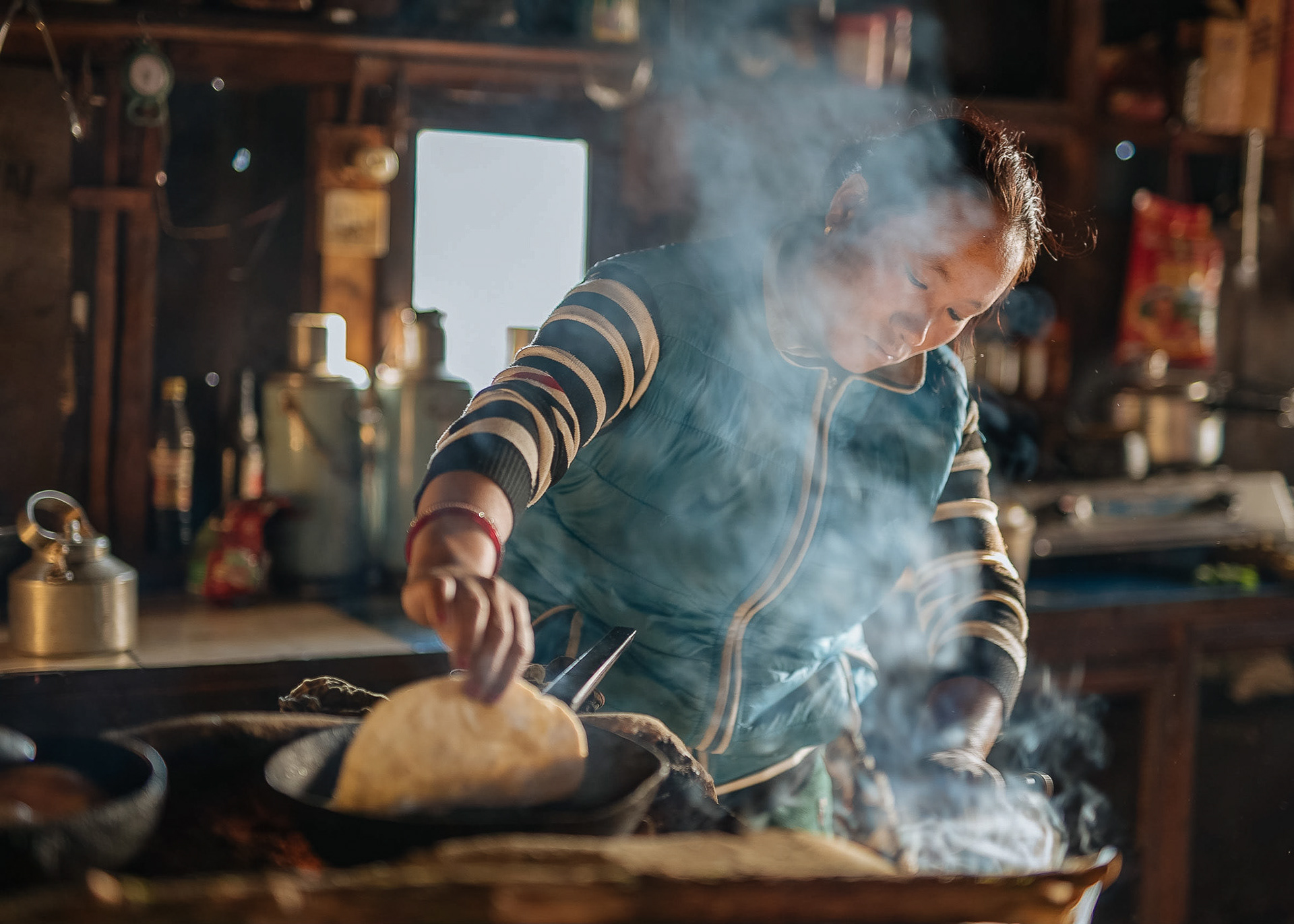 Making some himalayan chapati, Annapurna moutain range