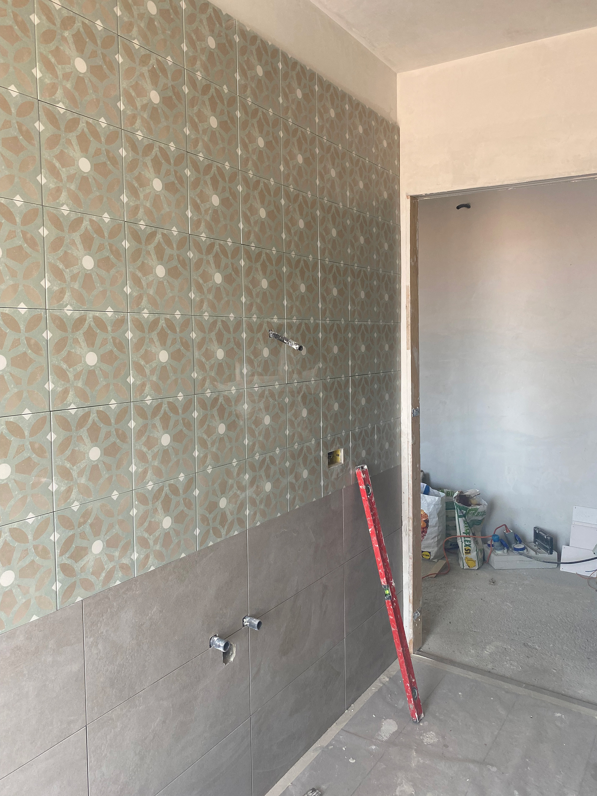 ON-SITE STORIES - BATHROOM