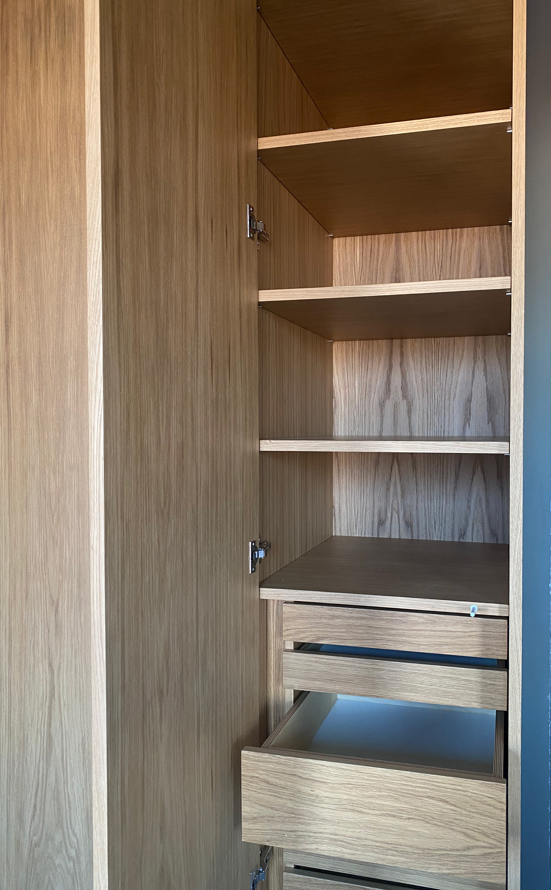 BEDROOM'S WARDROBE DETAIL