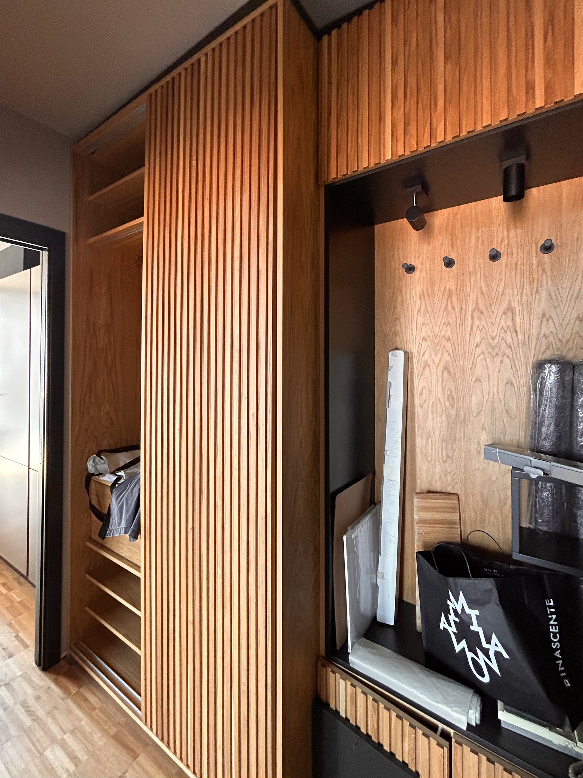 ON-SITE STORIES - HALLWAY