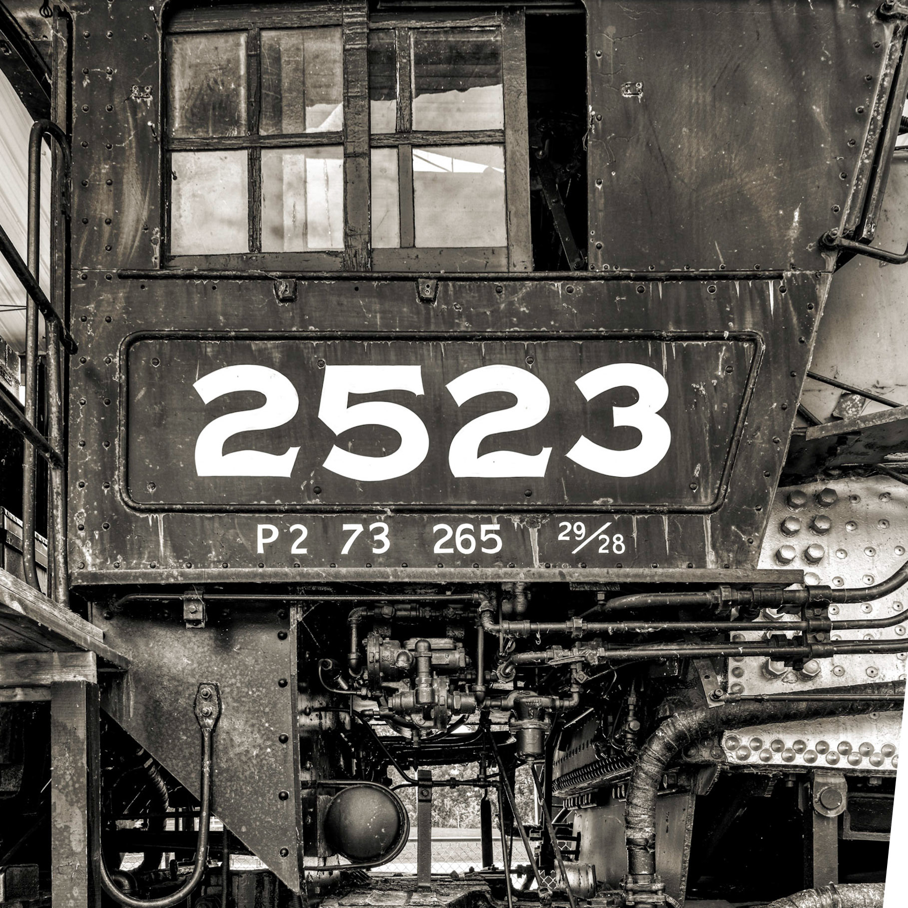 2523