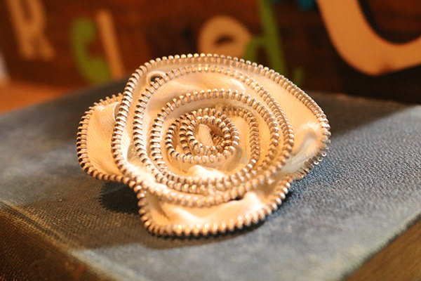 Zip me a rose pin
