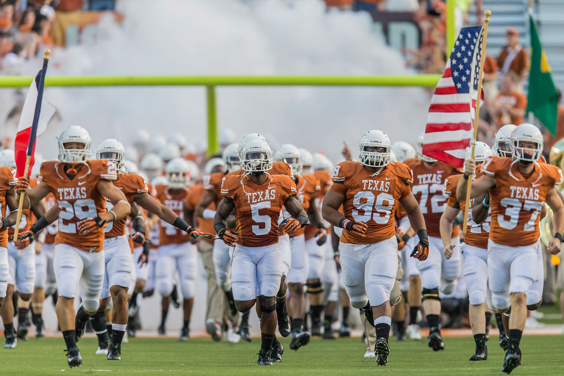 Longhorns enter Darrell K Royal-Texas Memorial Stadium