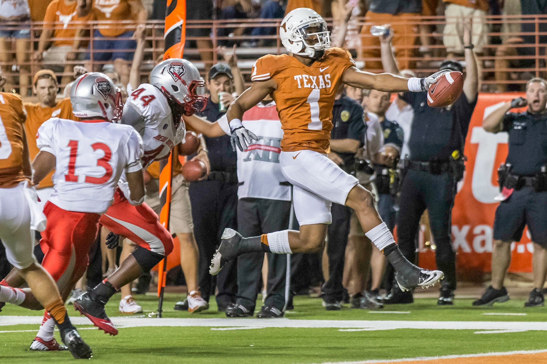 Texas Longhorn receiver leaps into the end zone
