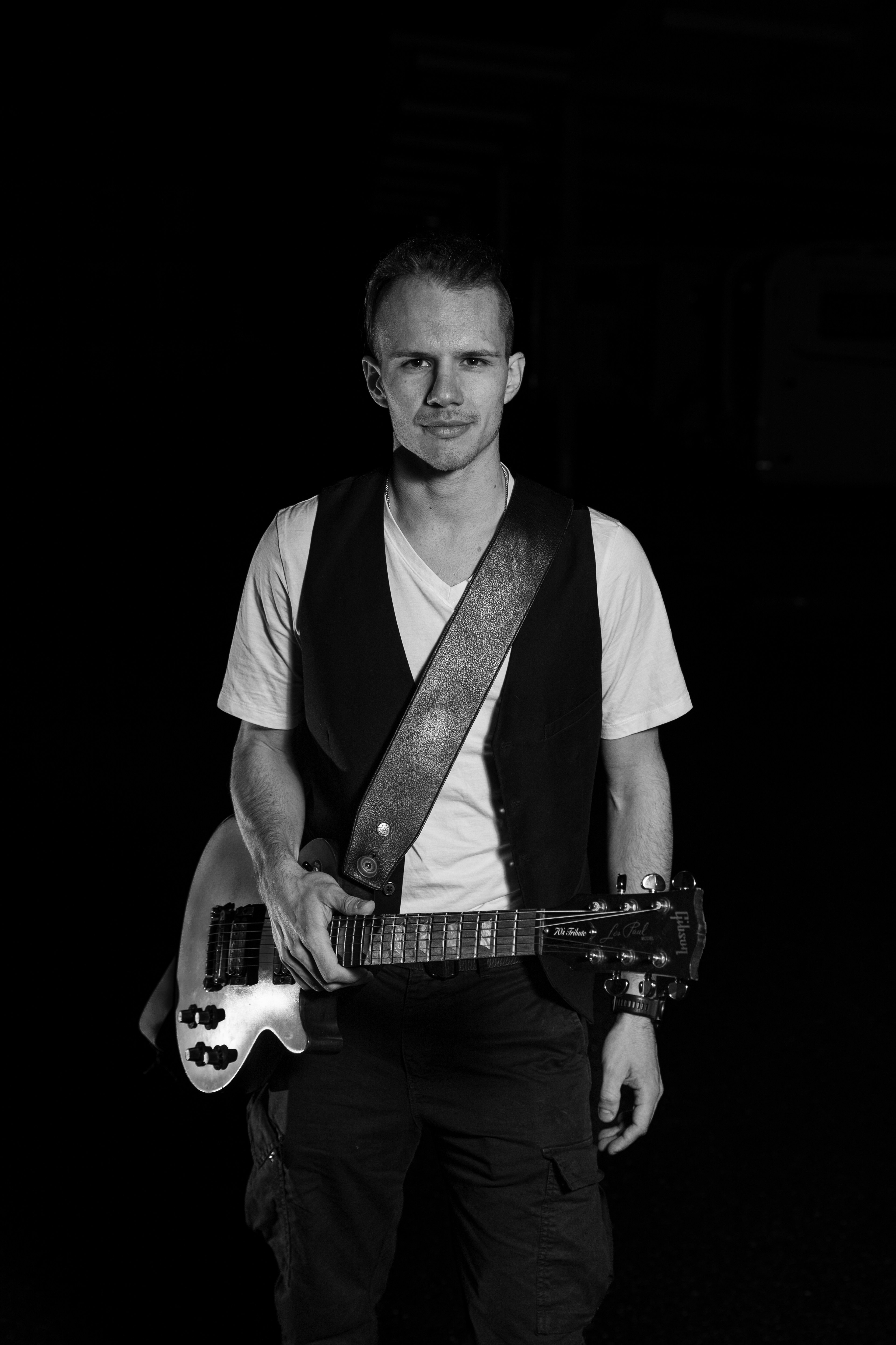 Sebi ( Vocals / Guitar)