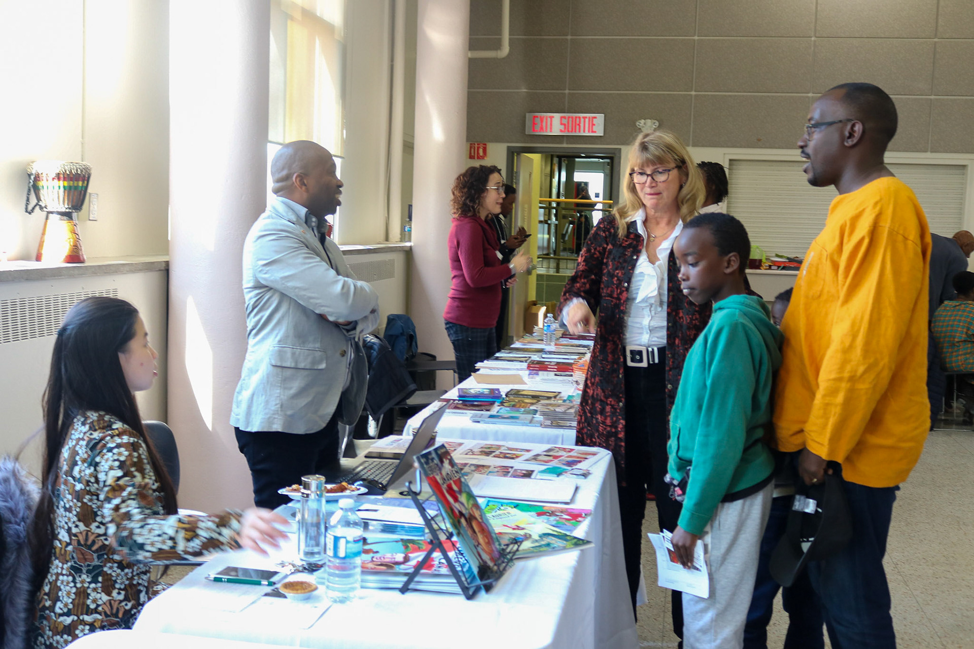 Kiosque de ventes au Salon du livre afro-canadien