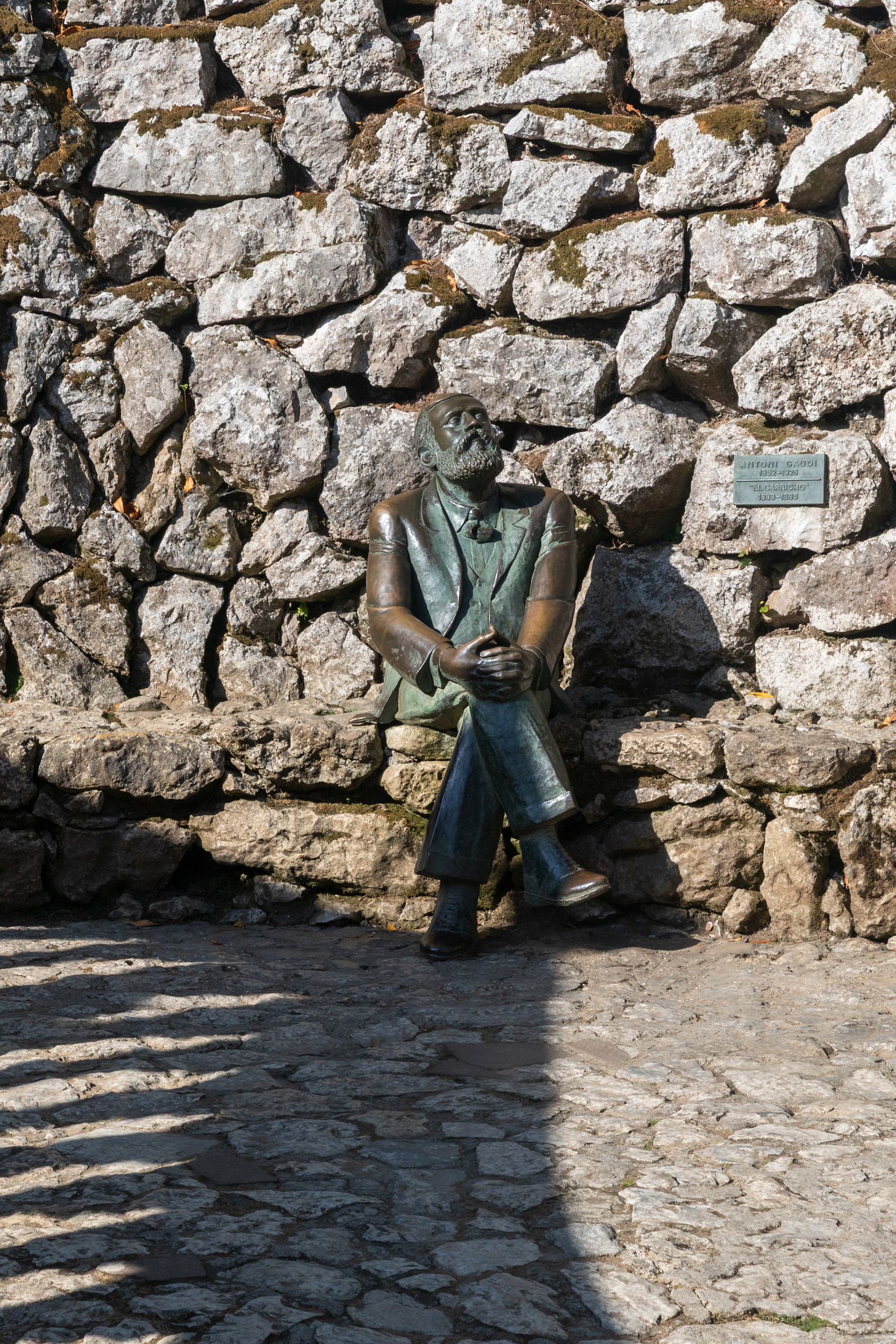 A bronze of Gaudí by Marco Herreros, installed in 1989, on a bench facing the house.