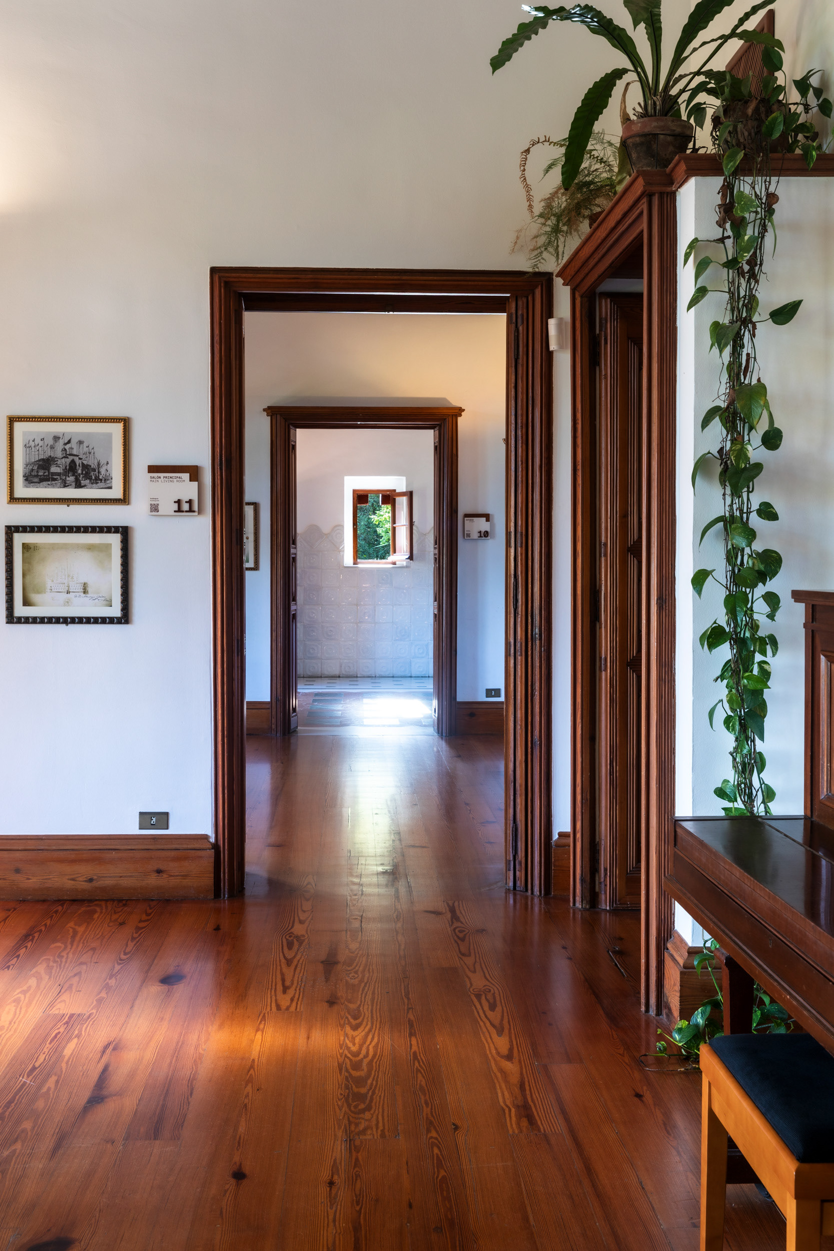 Aligned doorways run the length of the main floor. There are three levels — semi-basement, main floor and attic — linked by two spiral stairs.
